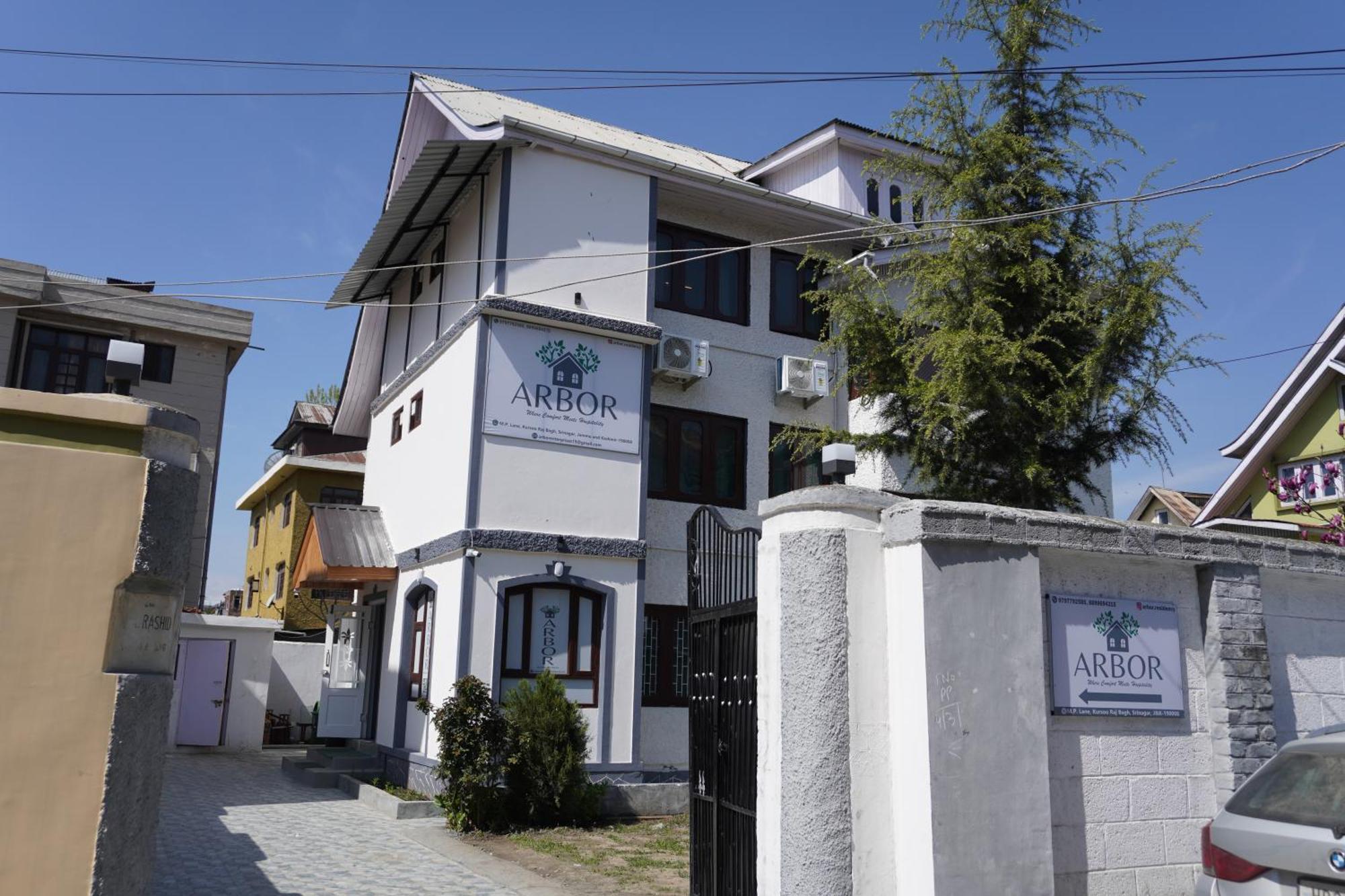 Arbor Hotel *