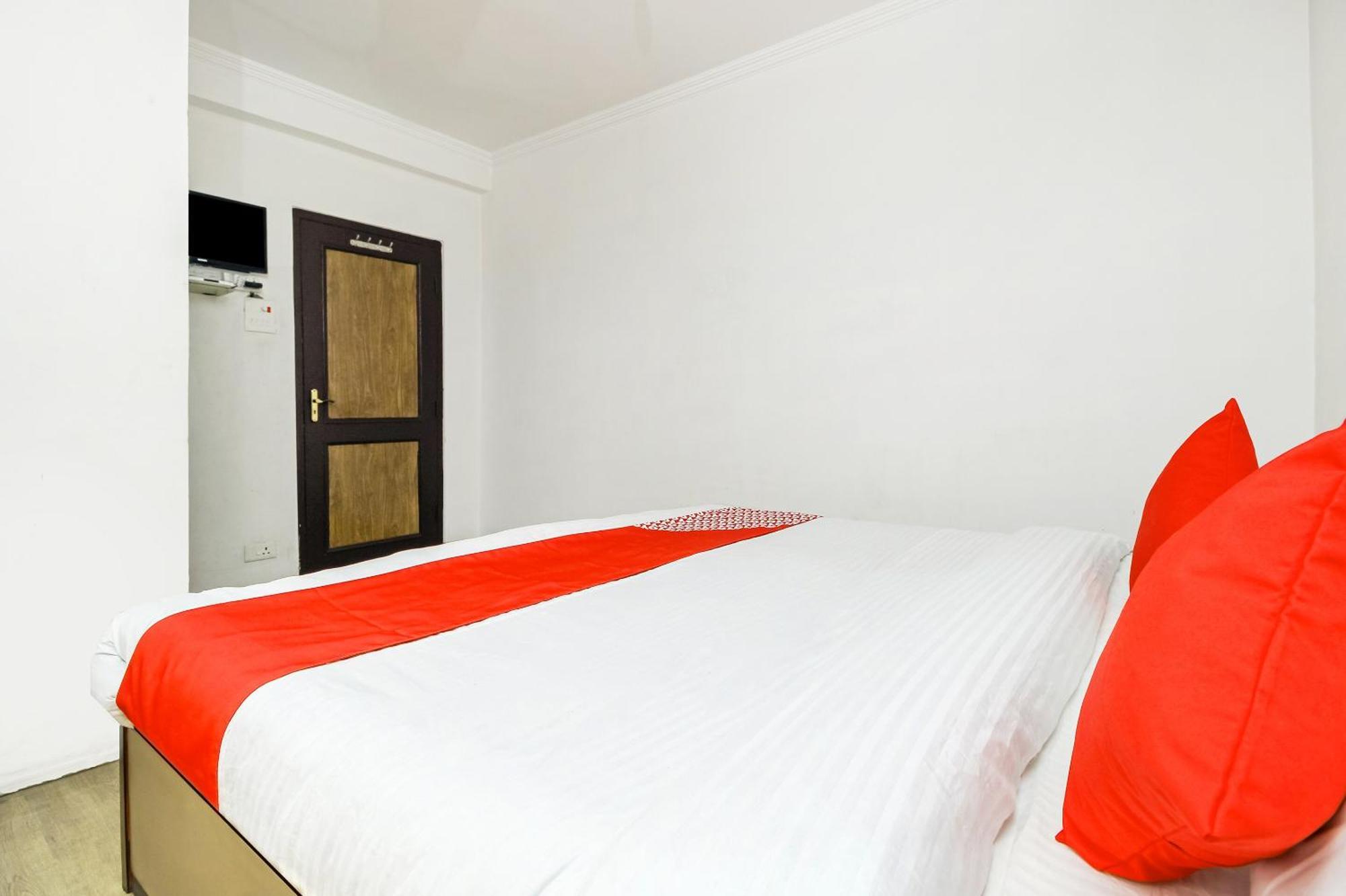 O 26454 Star & Restaurant Hotel Srinagar (Jammu and Kashmir)