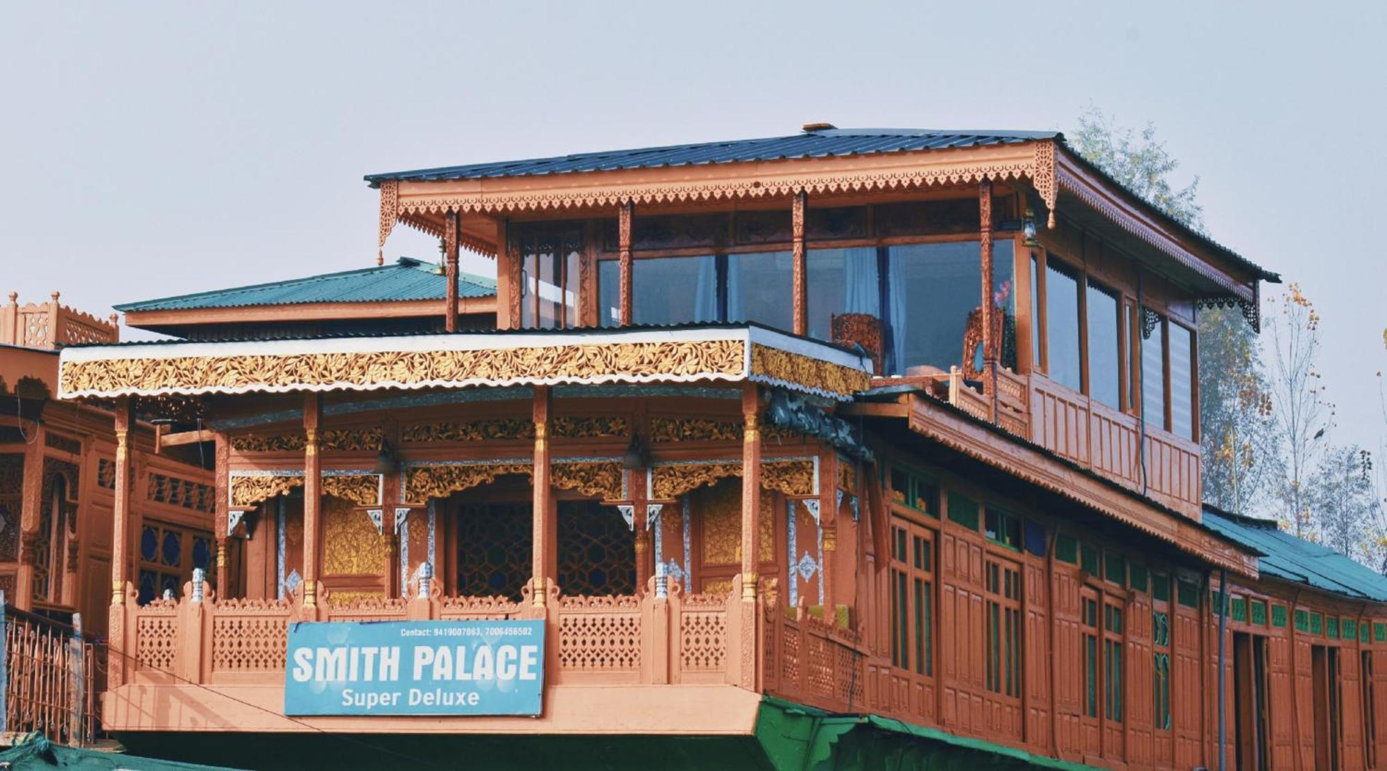 The Smith Palace Group Of Houseboats Botel