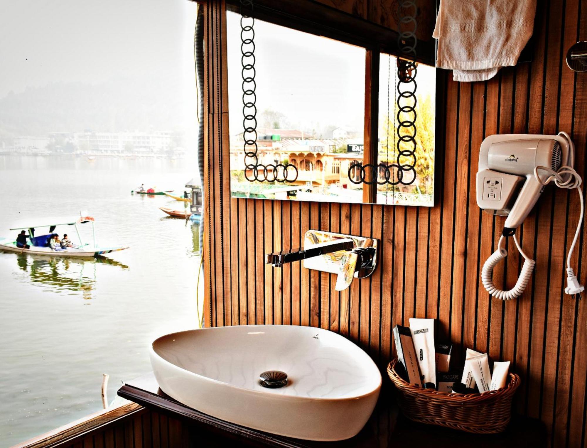 The Smith Palace Group Of Houseboats Botel Srinagar (Jammu and Kashmir)