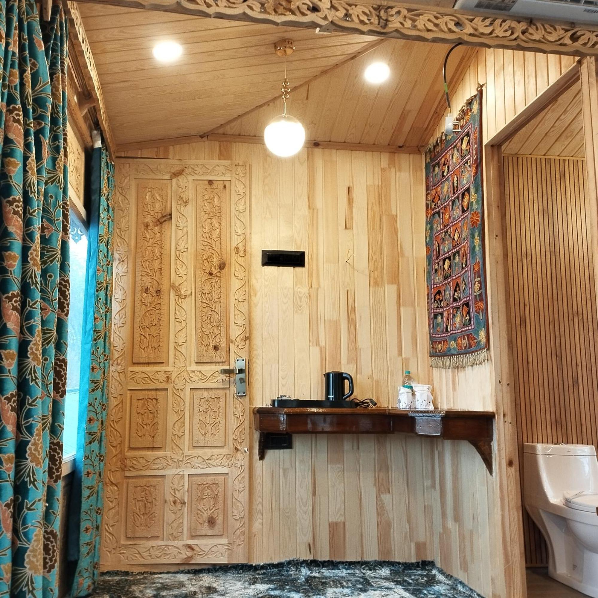 The Smith Palace Group Of Houseboats 4*