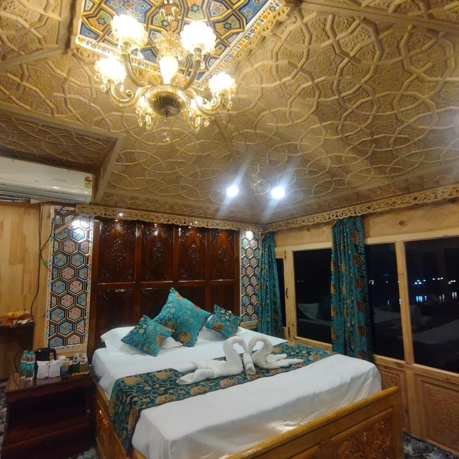 Houseboat Aristotle Excellence 4*