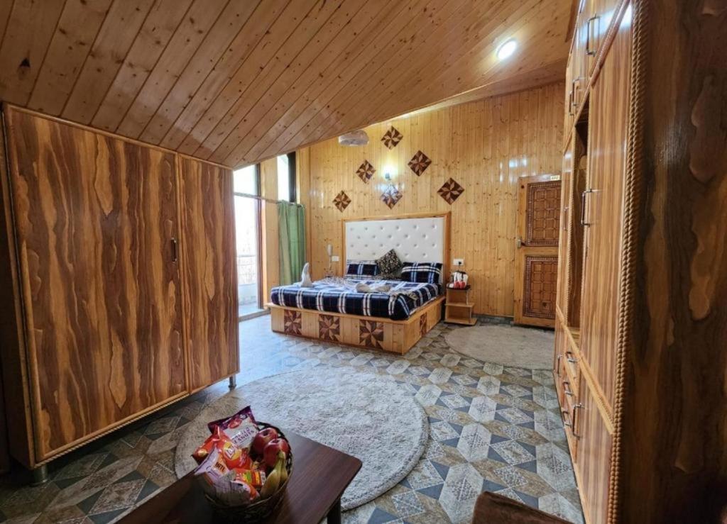 Hotel Behtereen Srinagar (Jammu and Kashmir)