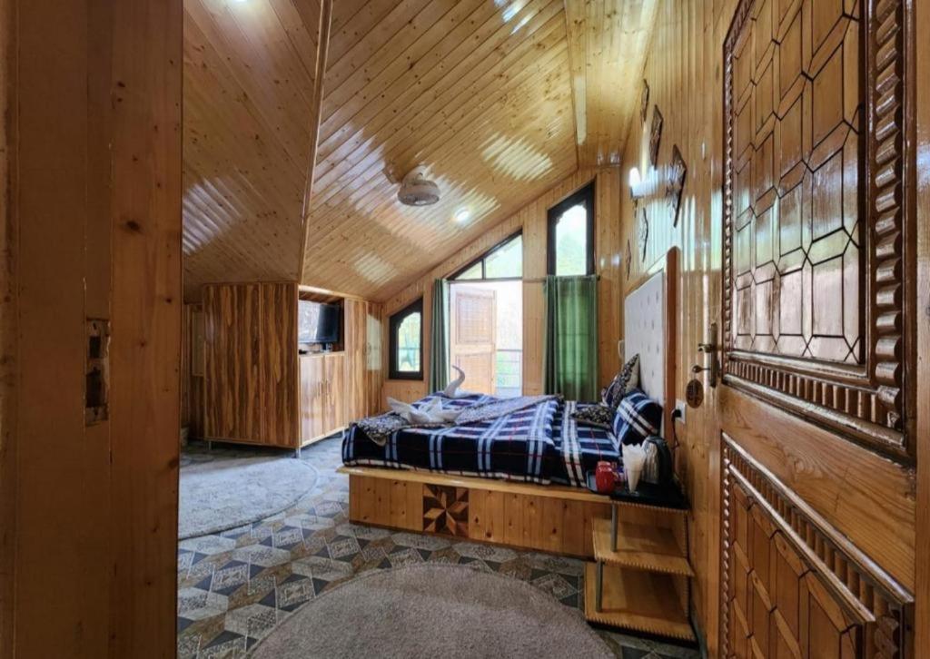 Behtereen Hotel Srinagar (Jammu and Kashmir)