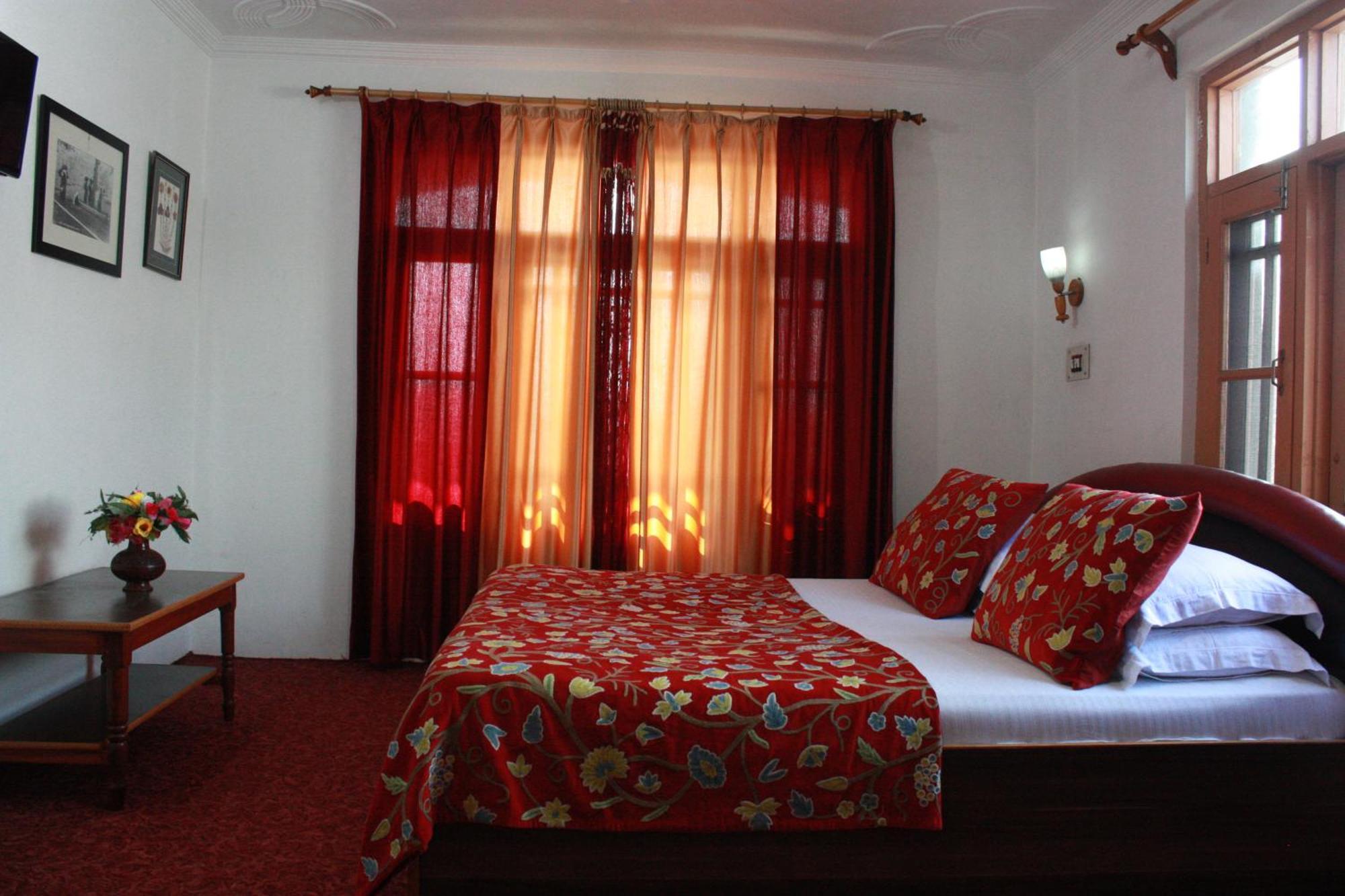 Hospitality Homestay Srinagar (Jammu and Kashmir)