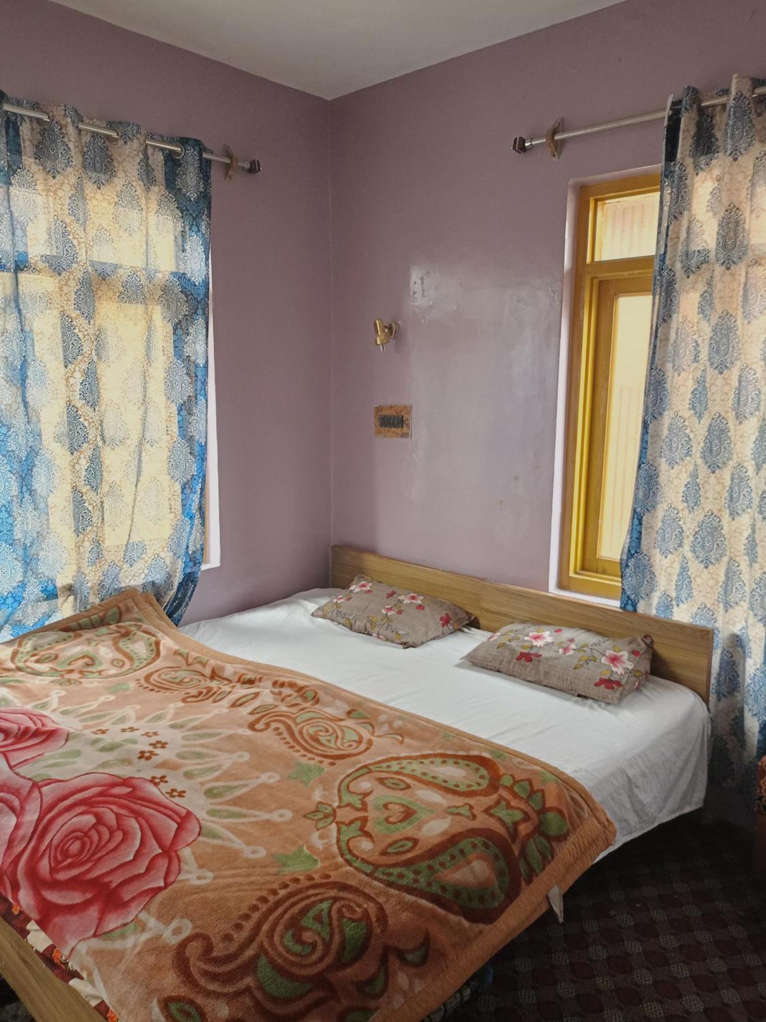 Queen Palace Guest house *