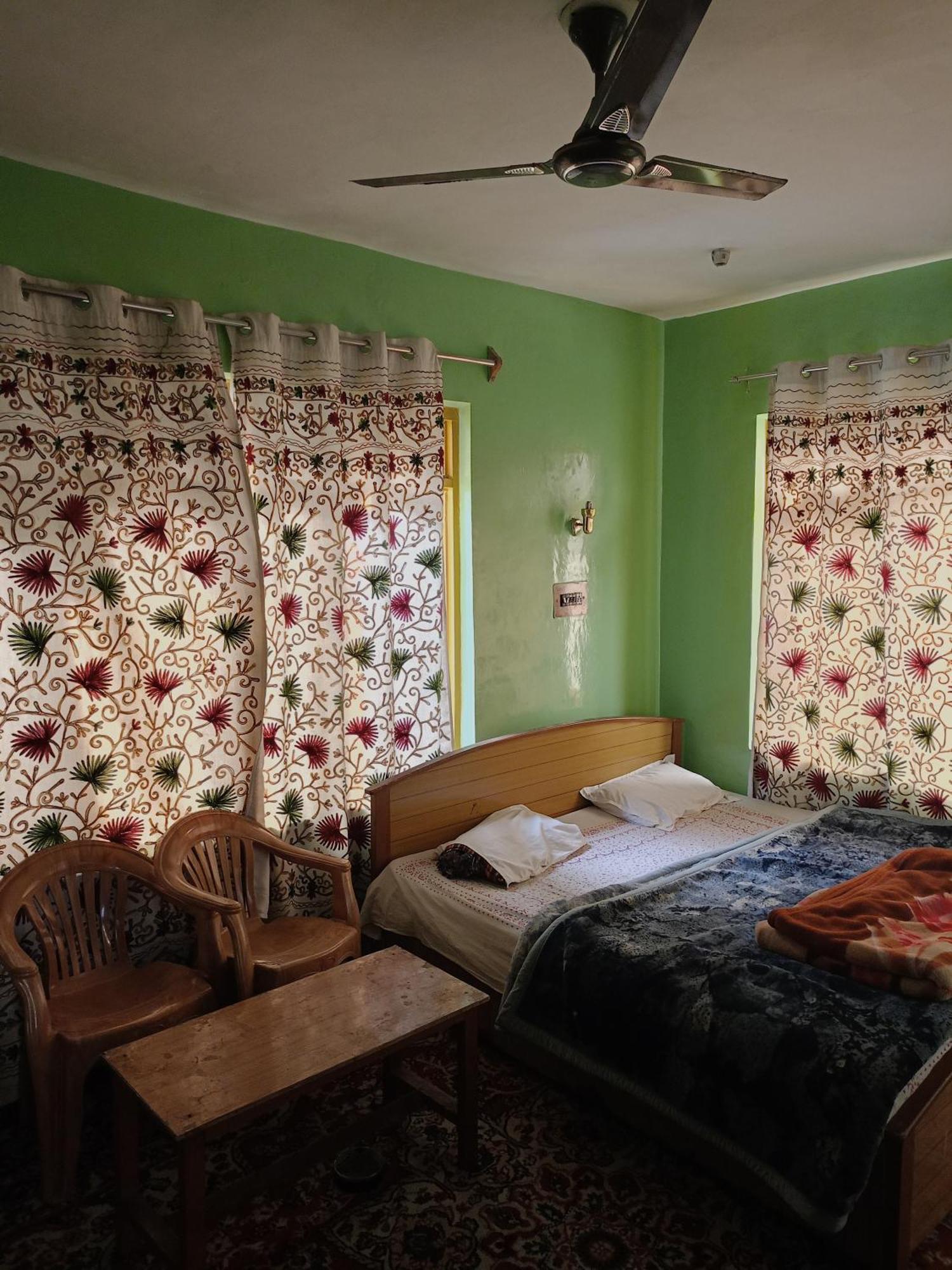 Guest house Queen Palace *