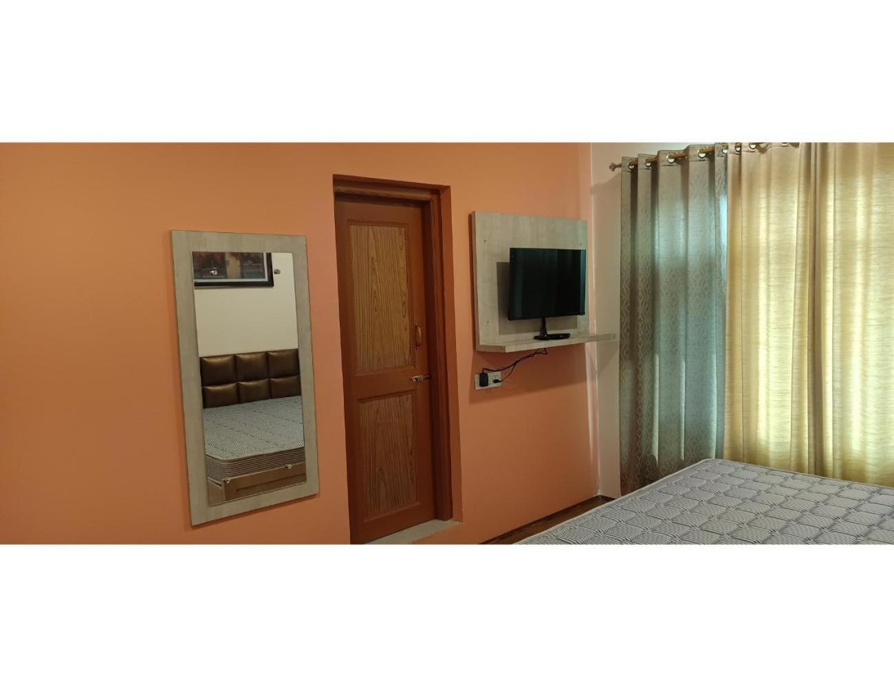 Homestay Lamra Guest House, *