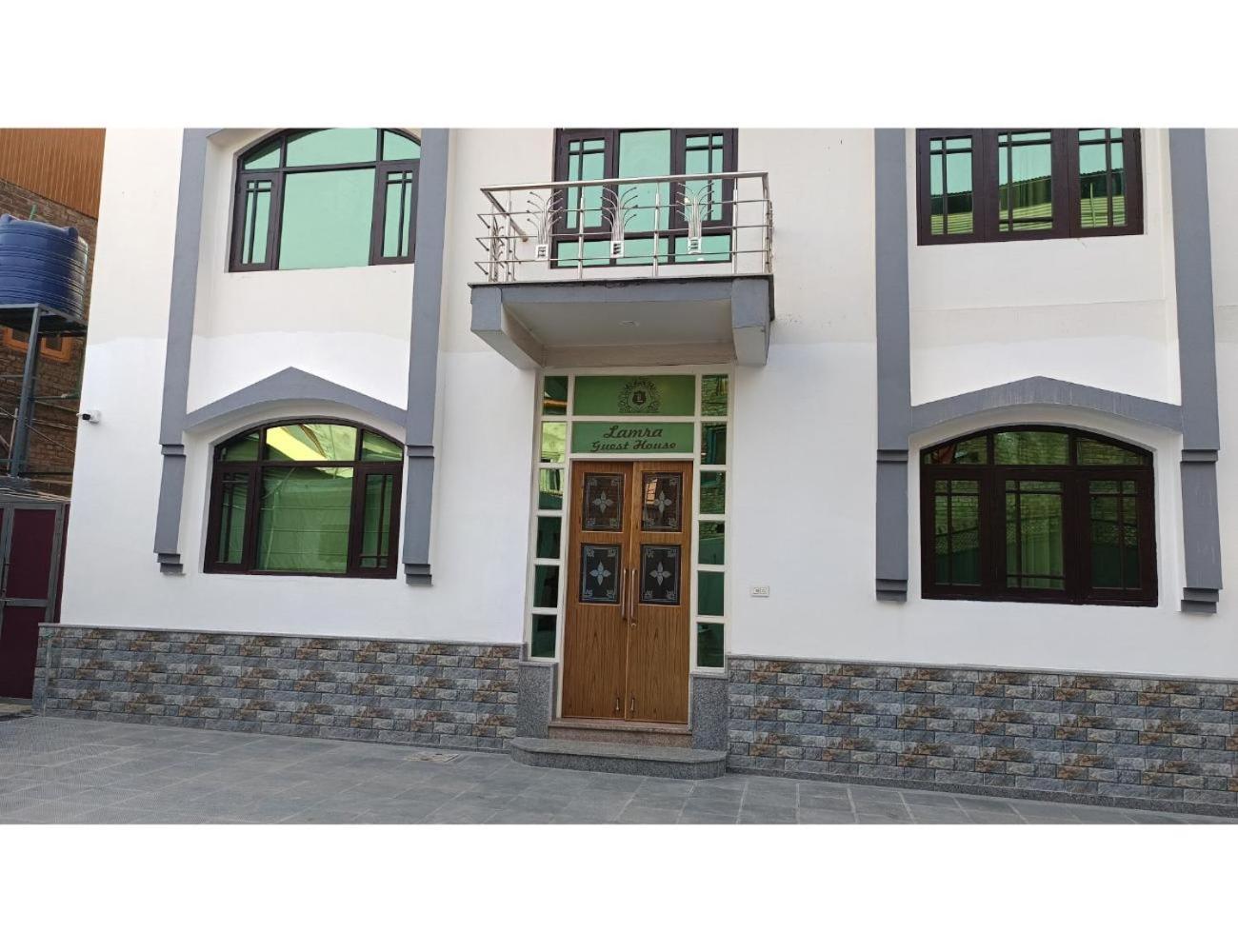 Lamra Guest House, Homestay *