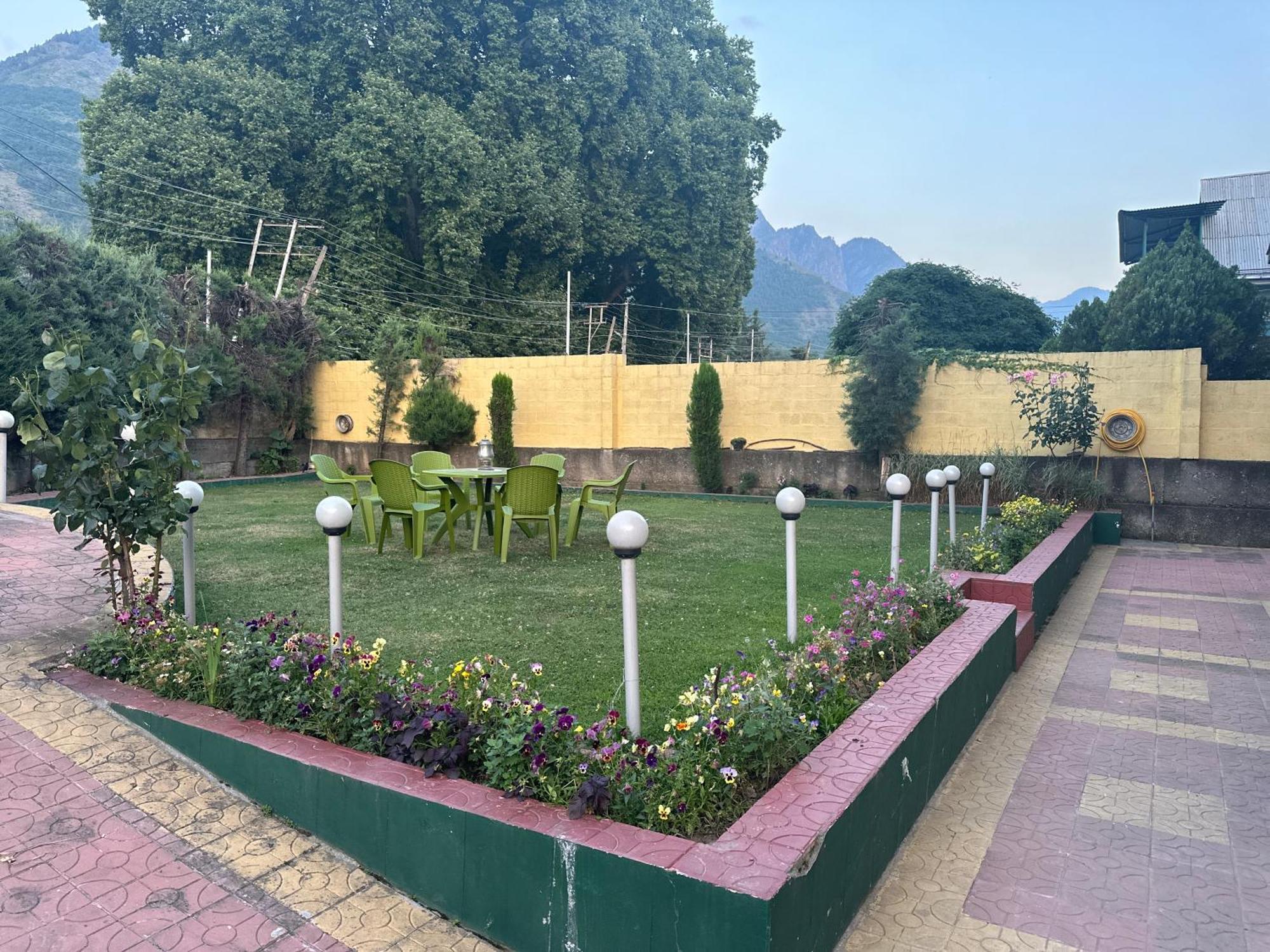 Jan Mahal Hotel Srinagar (Jammu and Kashmir)