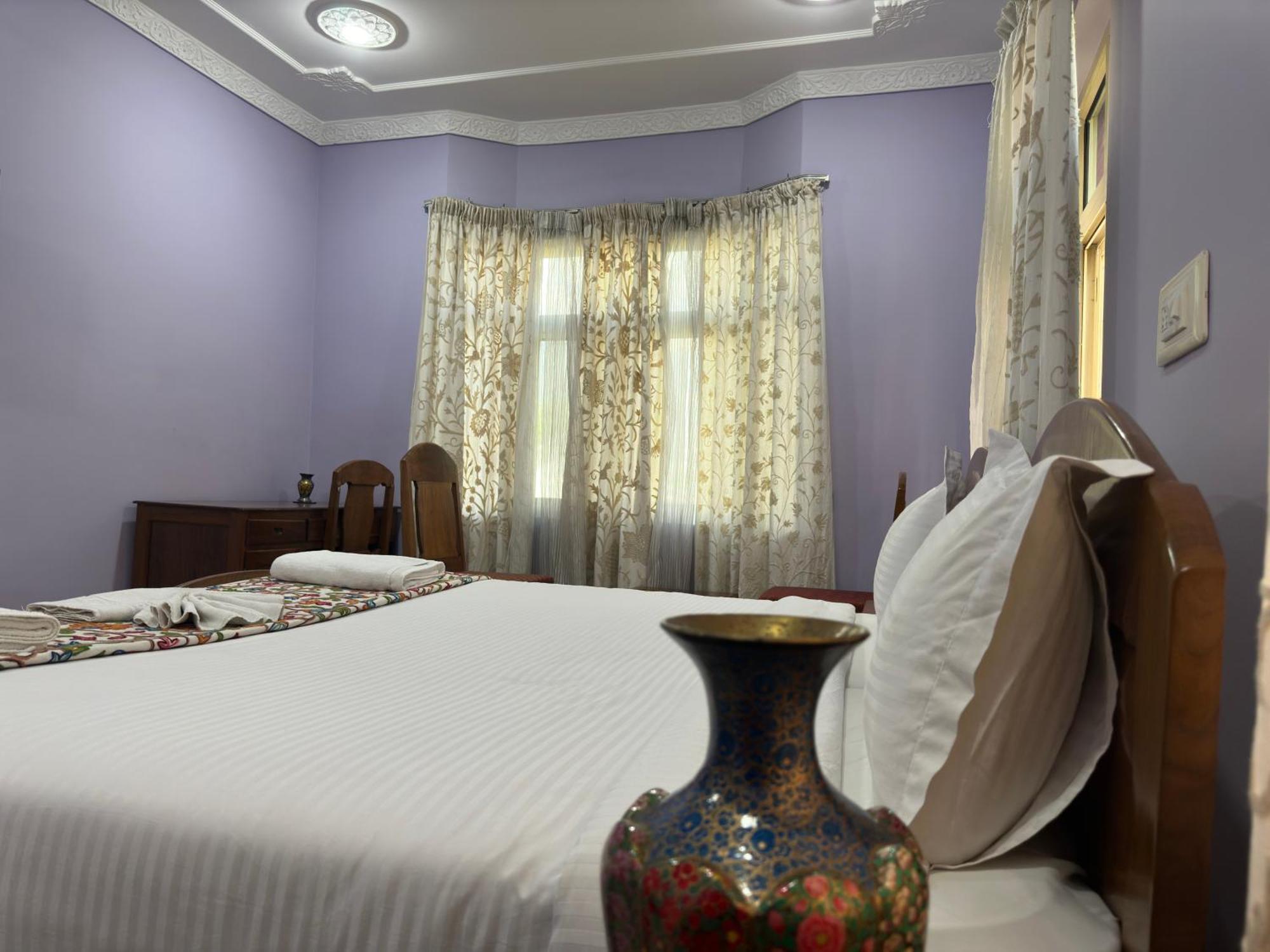 Jan Mahal Hotel Srinagar (Jammu and Kashmir)