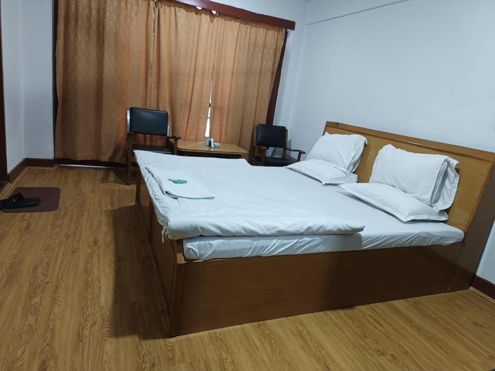 Ruby And Restaurant Hotel 2*