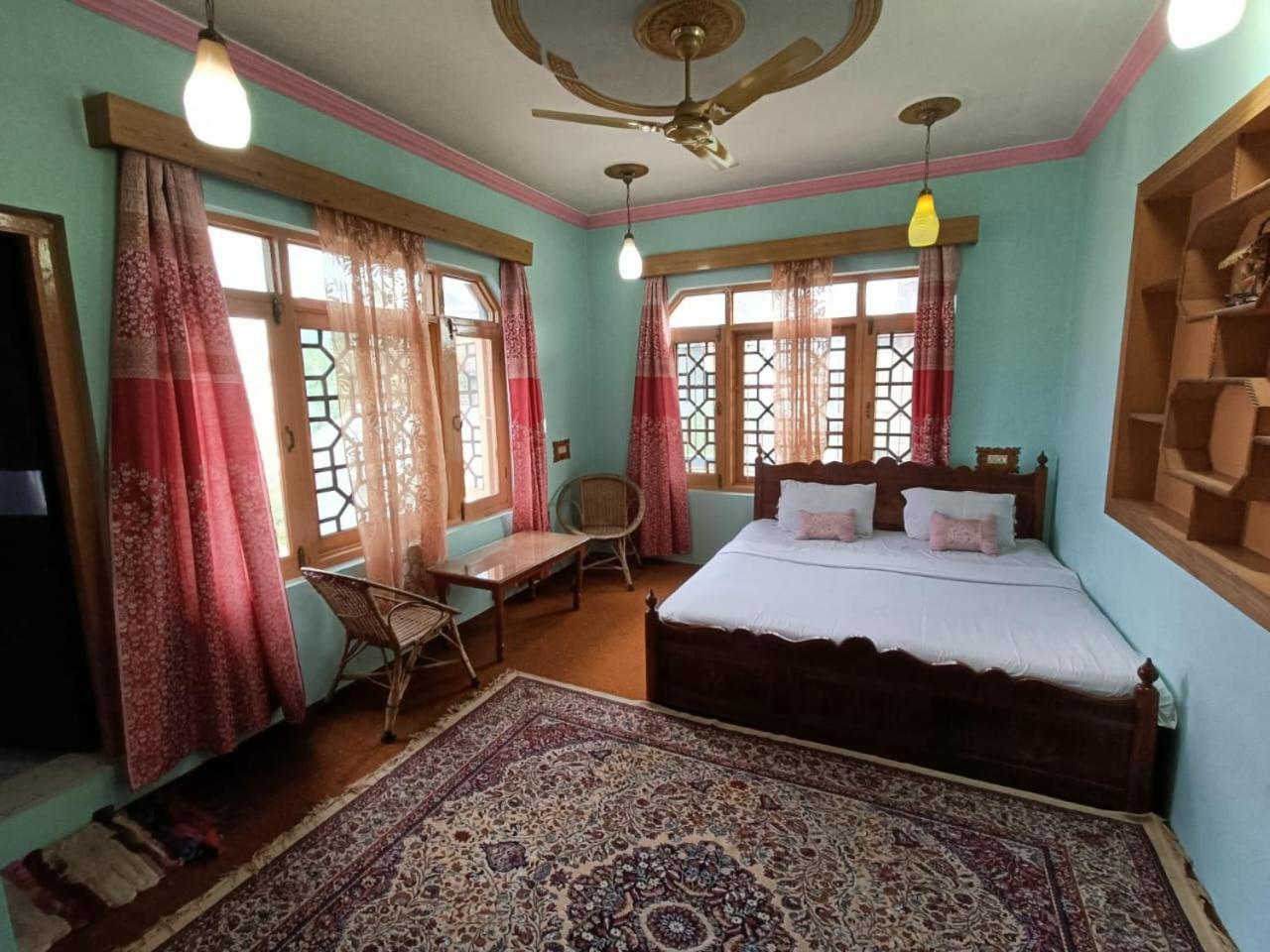 Grand Inayat Hotel Srinagar (Jammu and Kashmir)