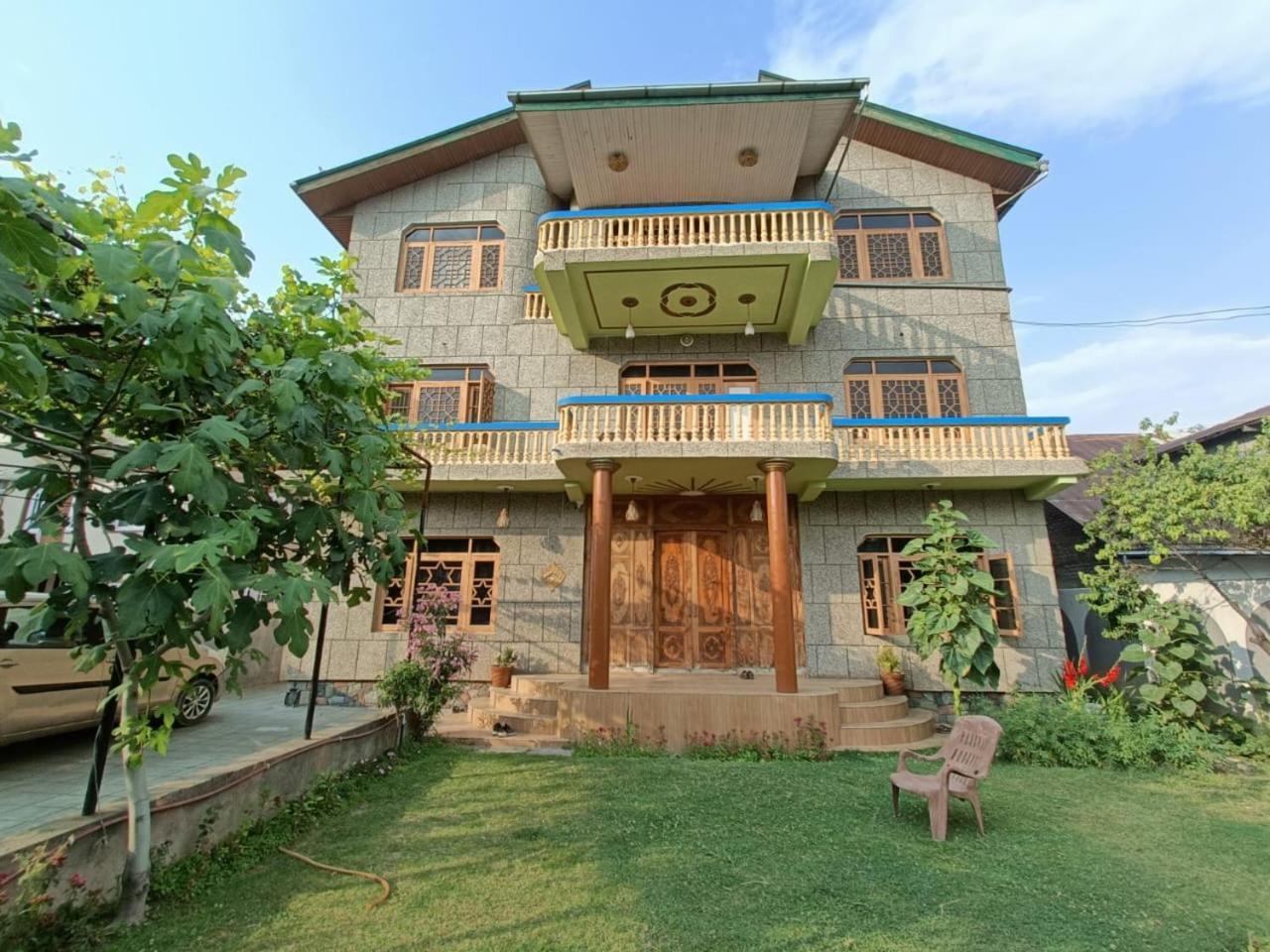 Grand Inayat Hotel Srinagar (Jammu and Kashmir)