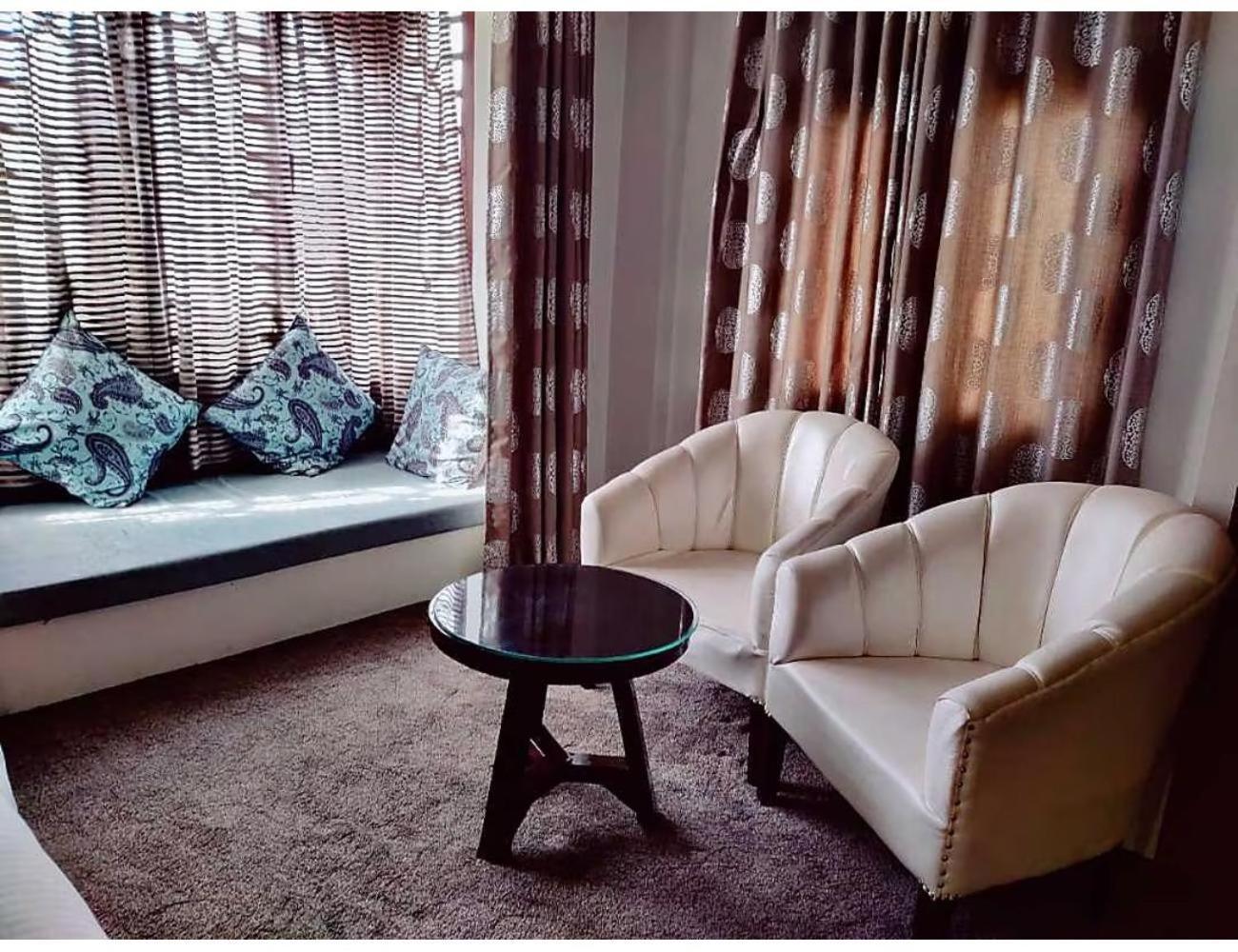 Royal Heritage, * Srinagar (Jammu and Kashmir)
