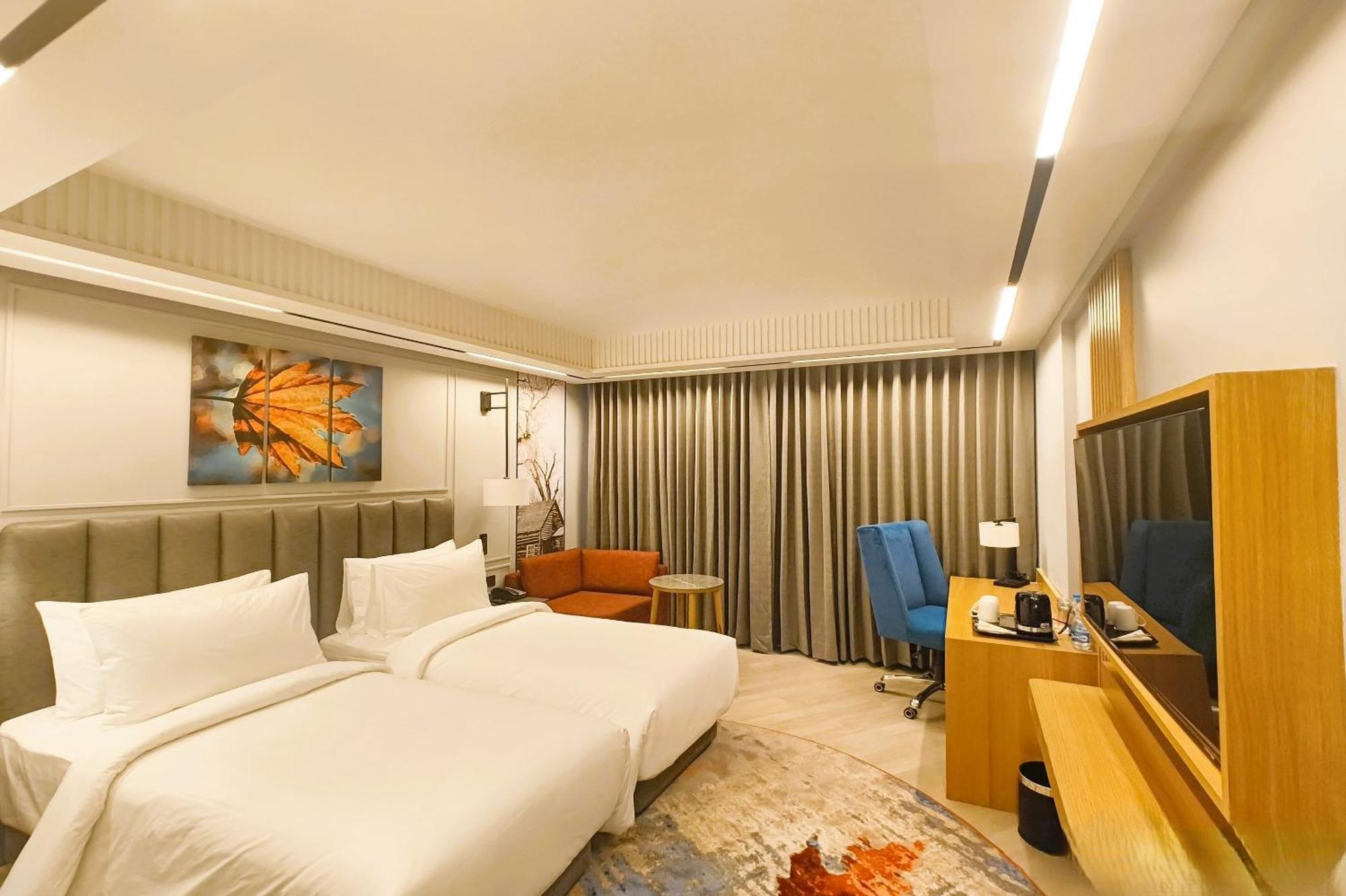 Ramada Encore By Wyndham Rajbagh Hotel