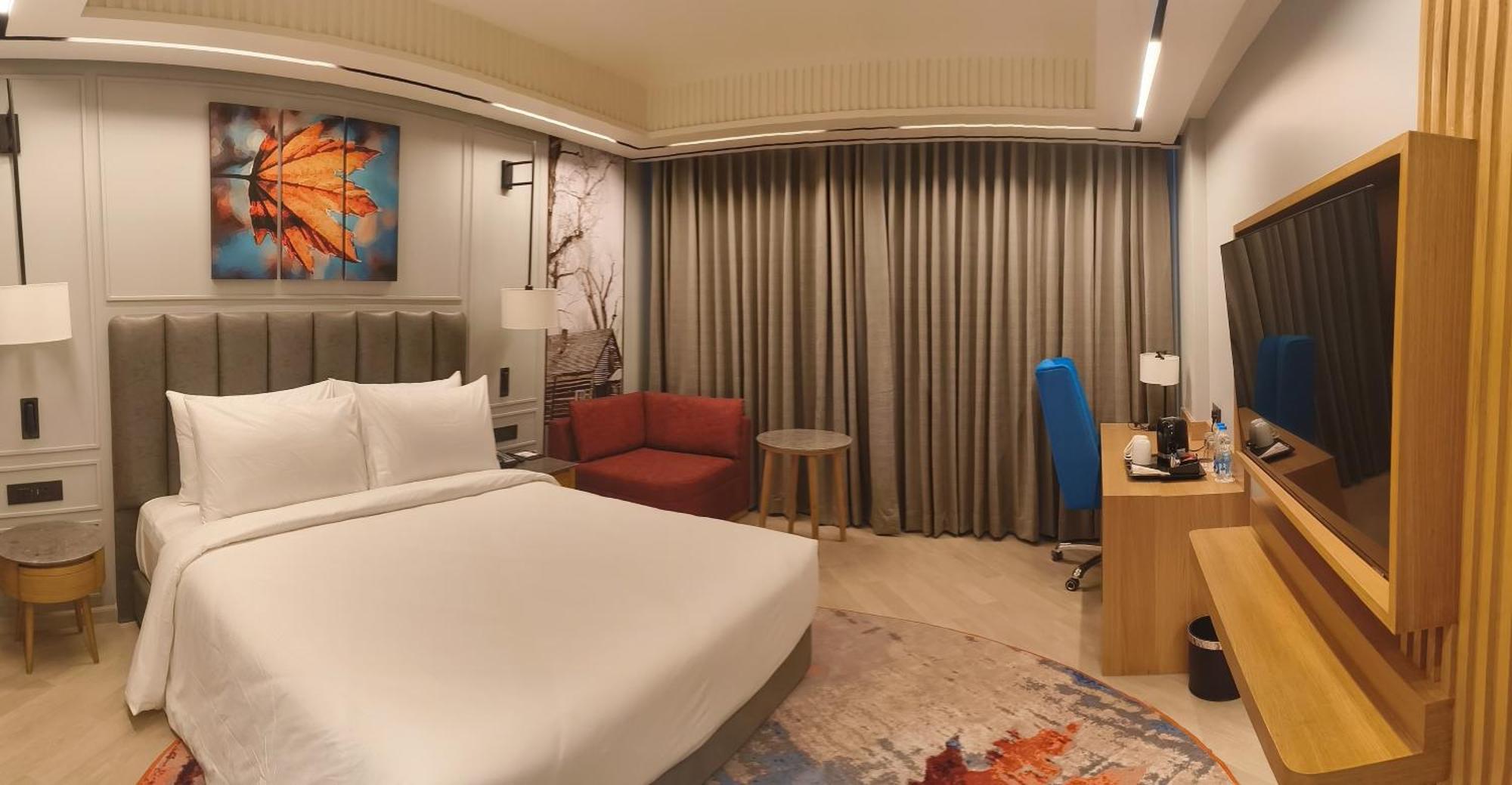 Hotel Ramada Encore By Wyndham Rajbagh *