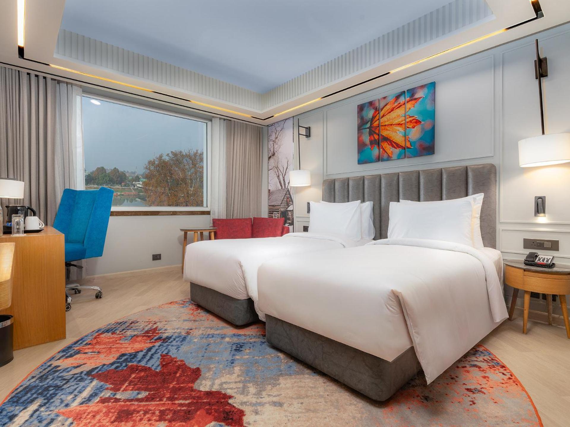 Hotel Ramada Encore By Wyndham Rajbagh