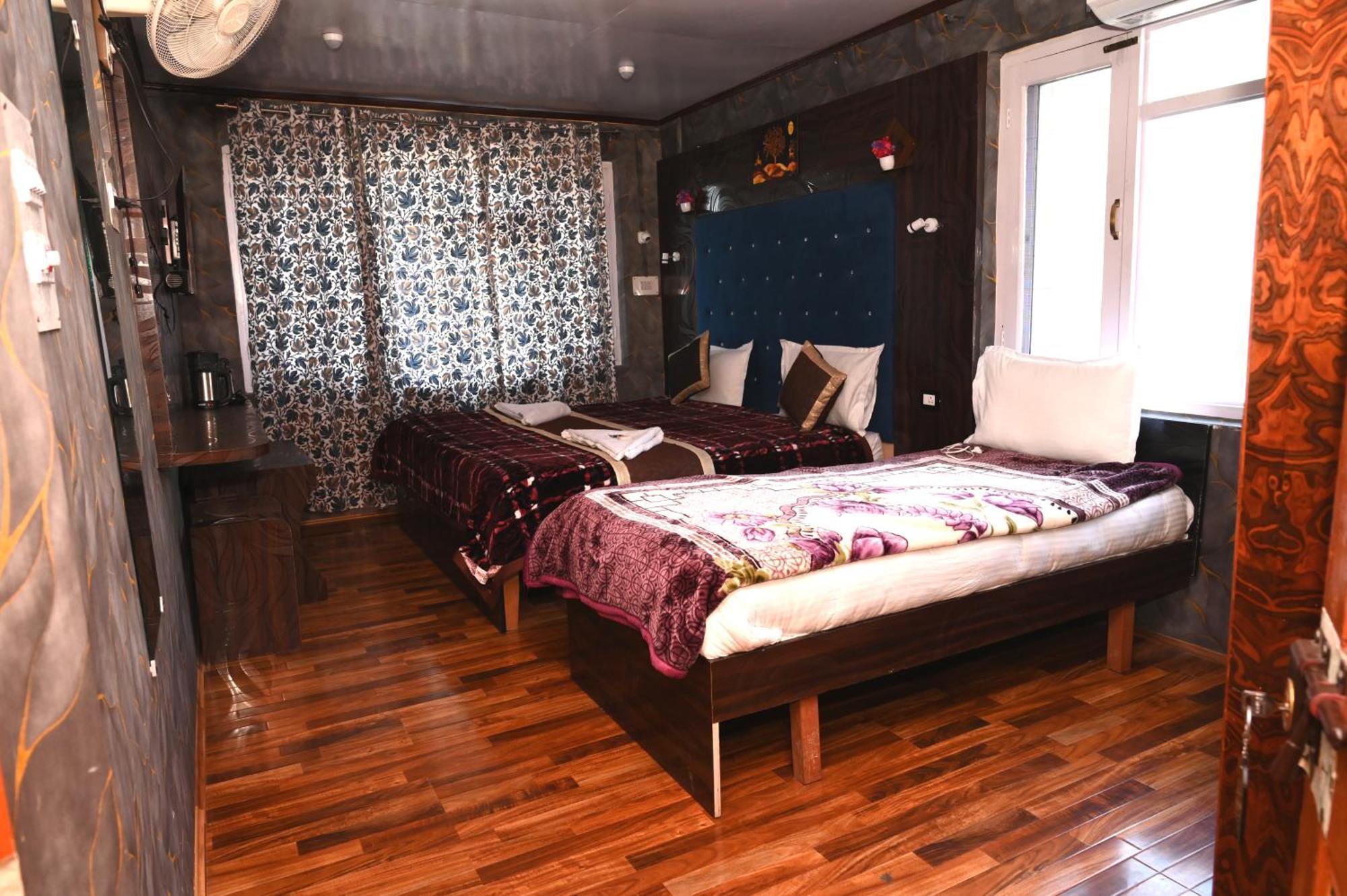 Mid Valley Residency Hotel 3*