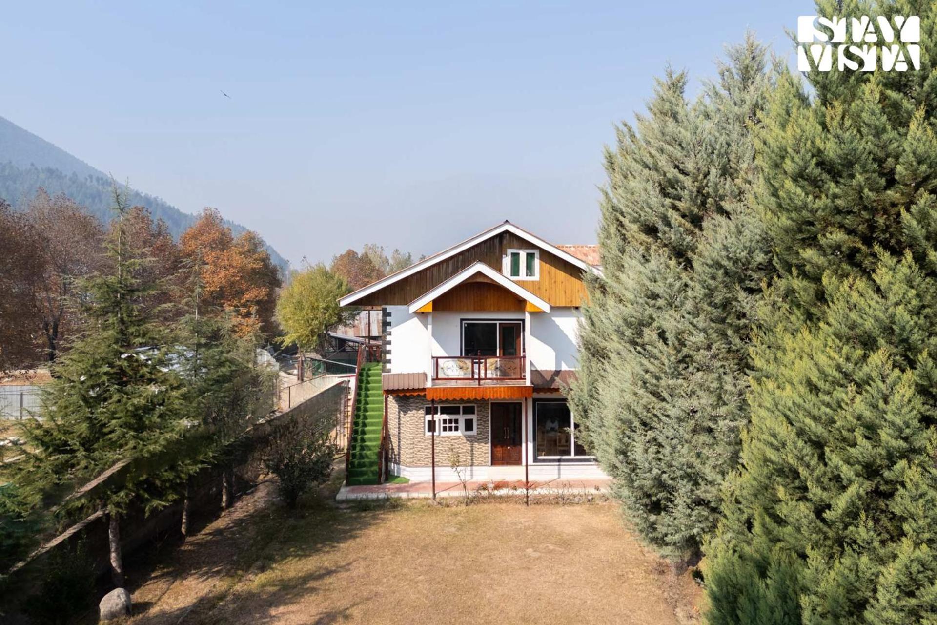 Villa Stayvista At Khwab With Lawn, Bbq Srinagar (Jammu and Kashmir)