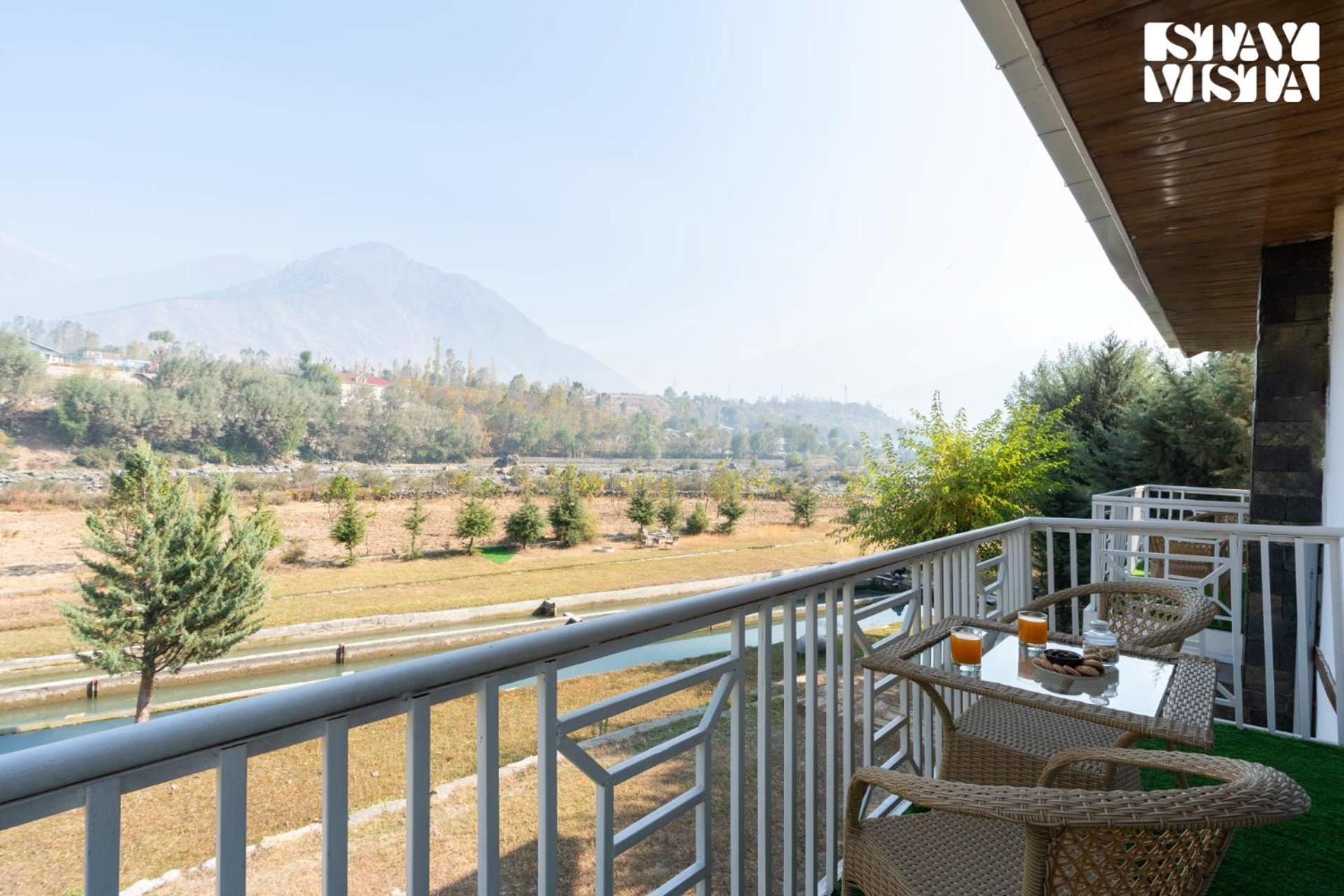 Stayvista At Khwab With Lawn, Bbq