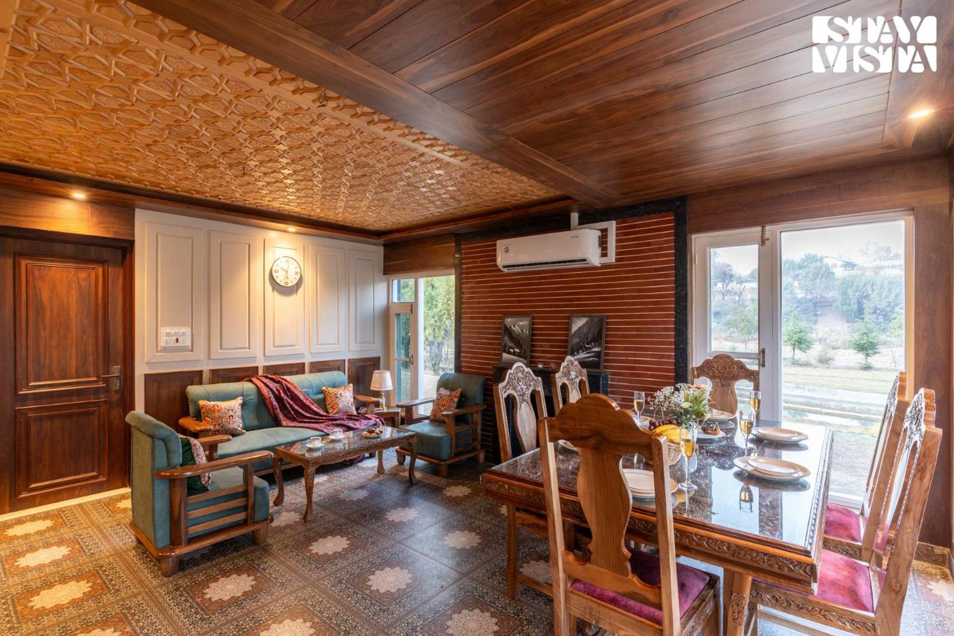 Villa Stayvista At Khwab With Lawn, Bbq Srinagar (Jammu and Kashmir)