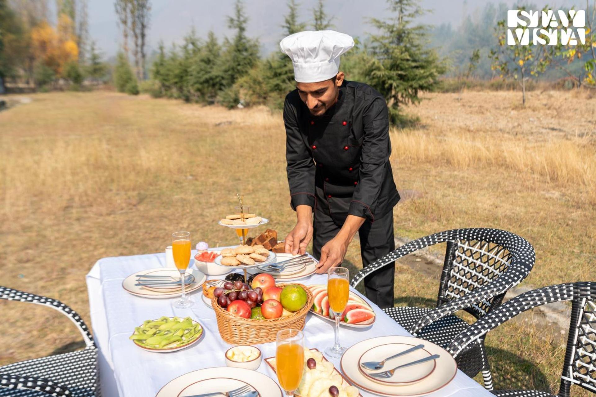 Stayvista At Khwab With Lawn, Bbq Srinagar (Jammu and Kashmir)