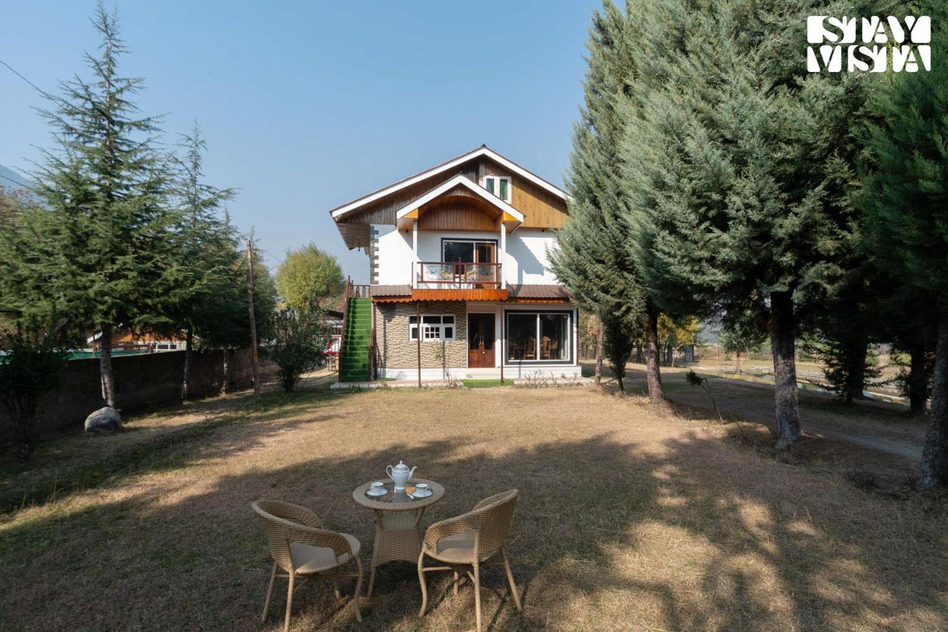 Villa Stayvista At Khwab With Lawn, Bbq Srinagar (Jammu and Kashmir)