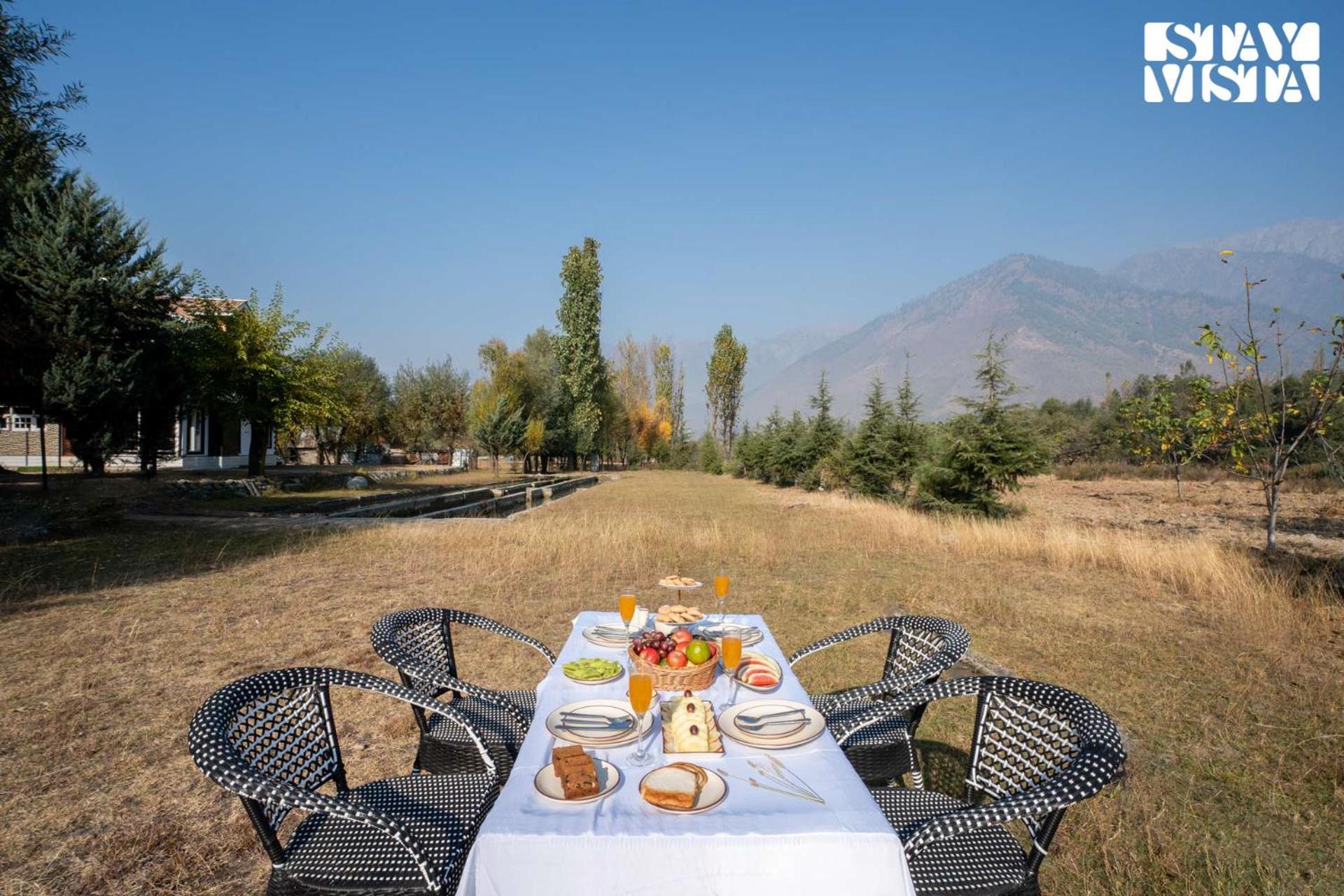 Stayvista At Khwab With Lawn, Bbq Villa