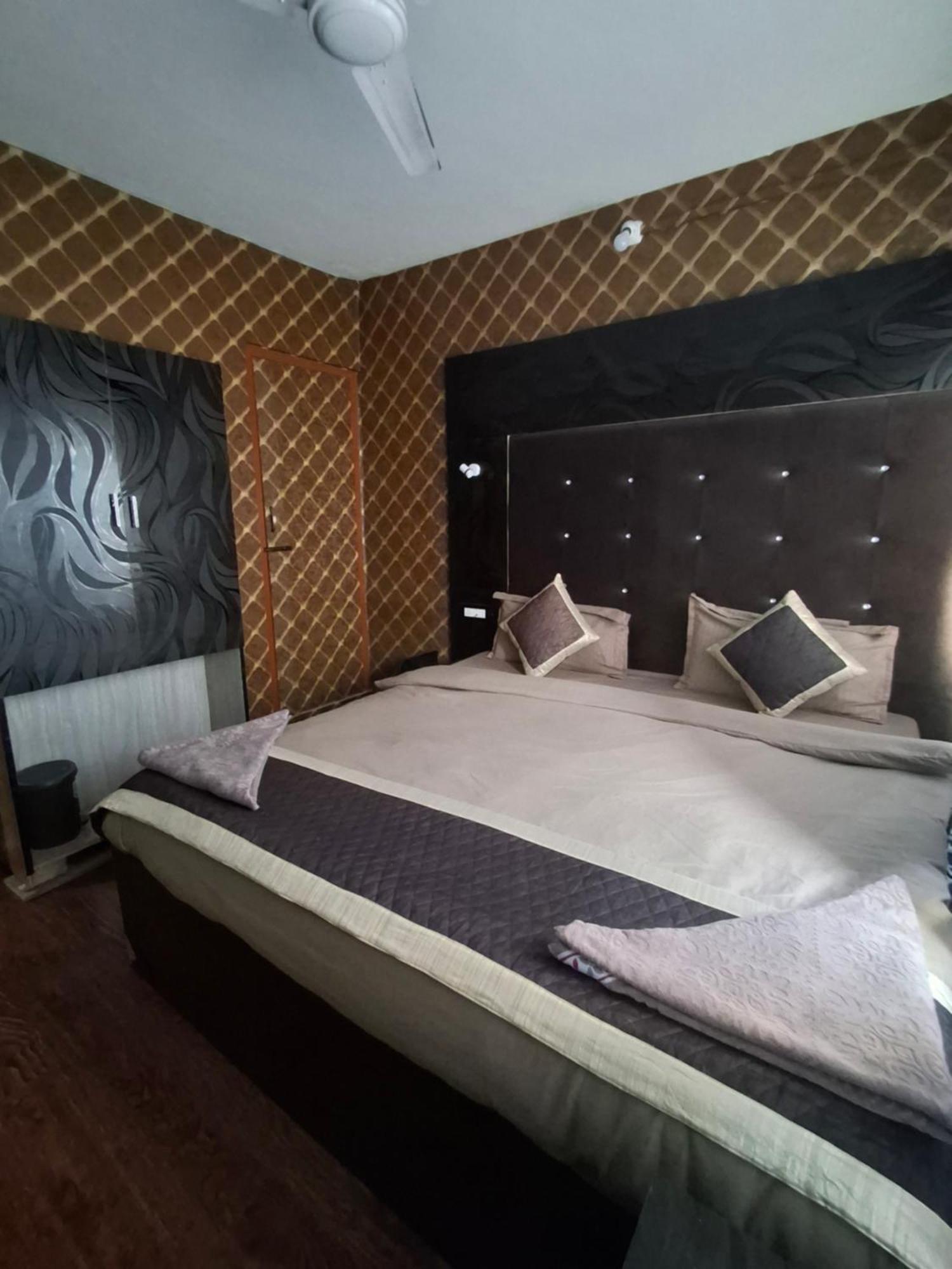 Mid Valley Residency 3* Srinagar (Jammu and Kashmir)