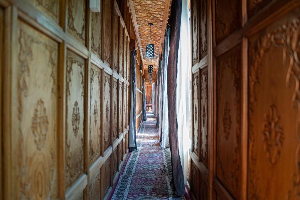 Botel The Smith Palace Group Of Houseboats Srinagar (Jammu and Kashmir)