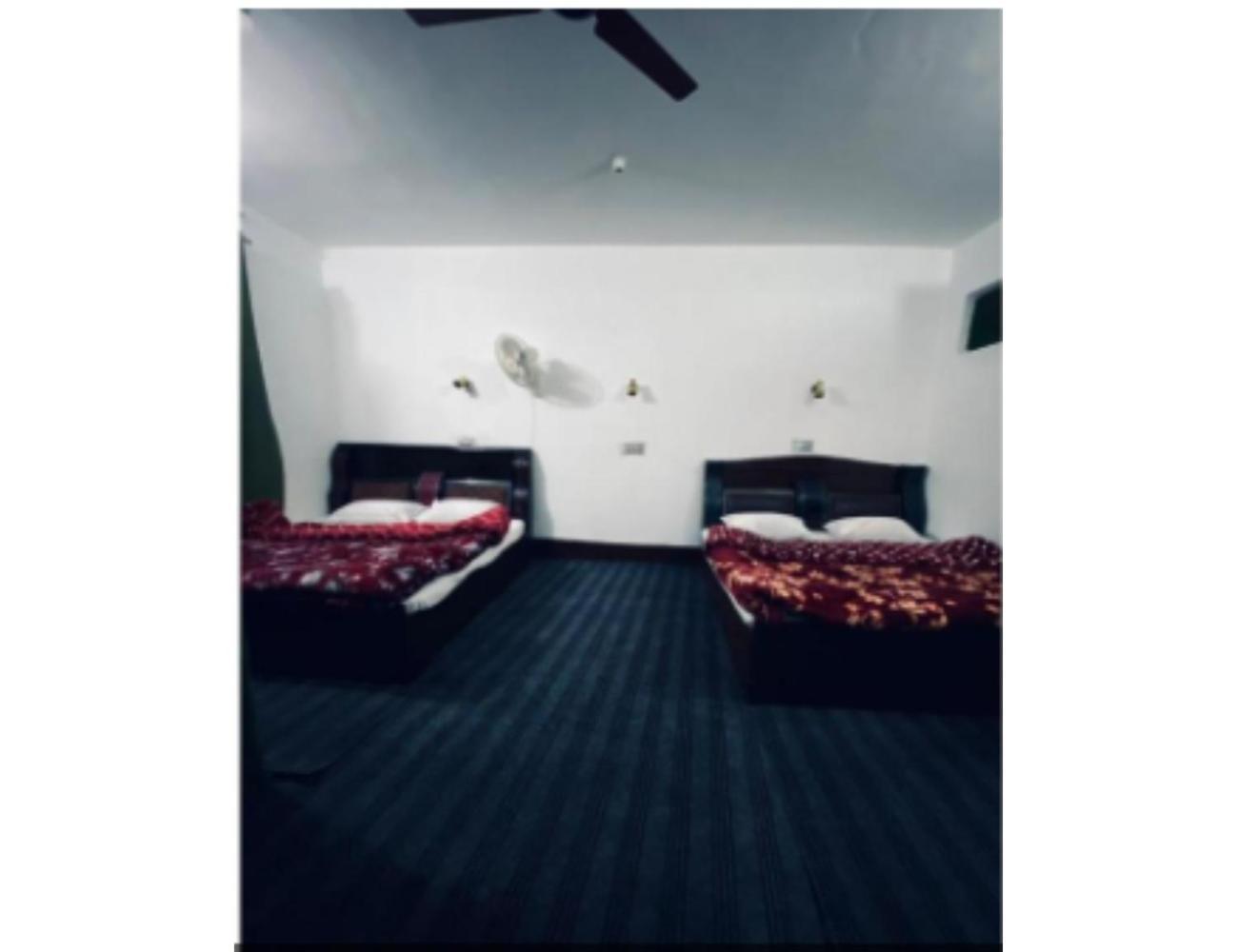 Ameera , Munawara Abad, Hotel