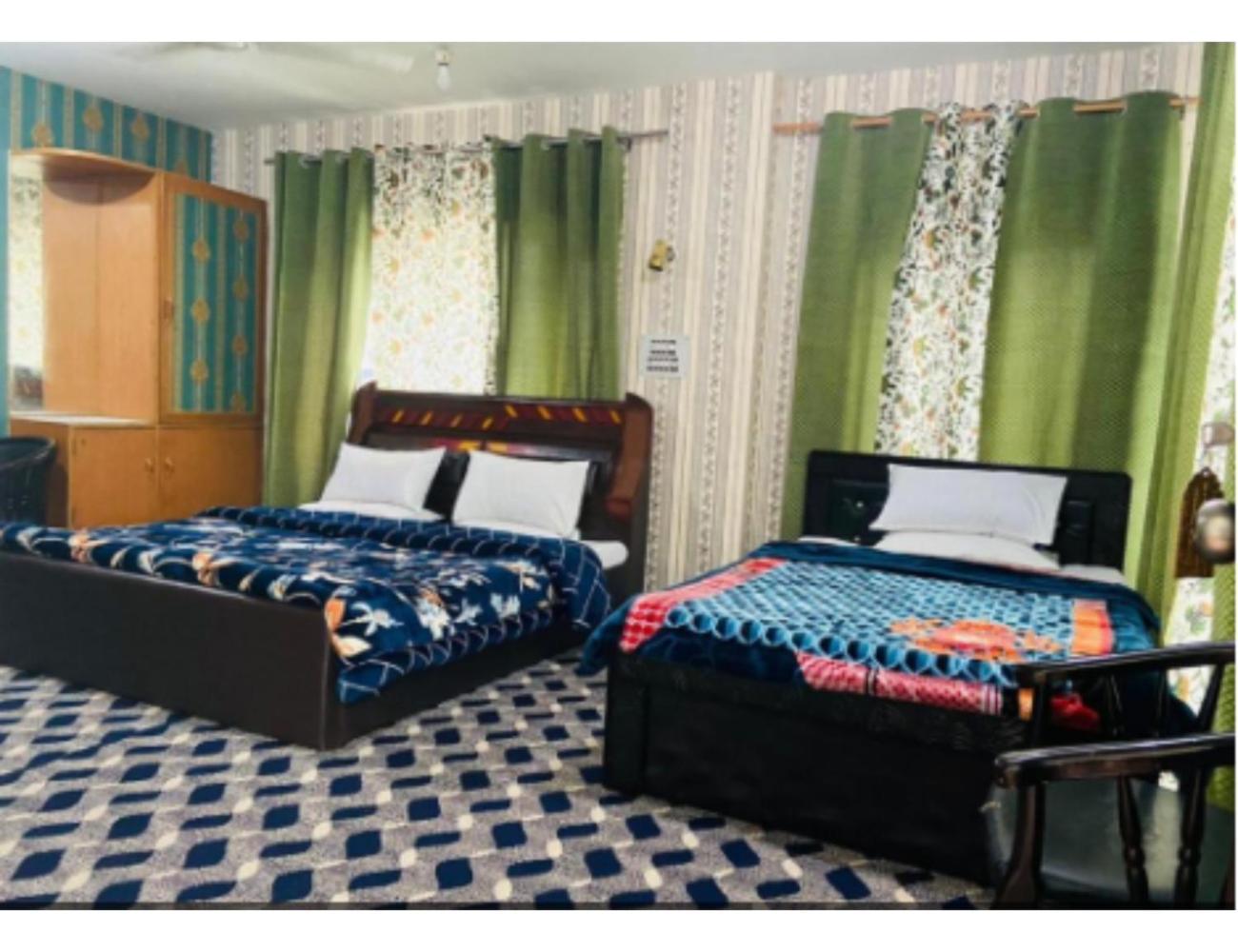 Ameera , Munawara Abad, Srinagar (Jammu and Kashmir)