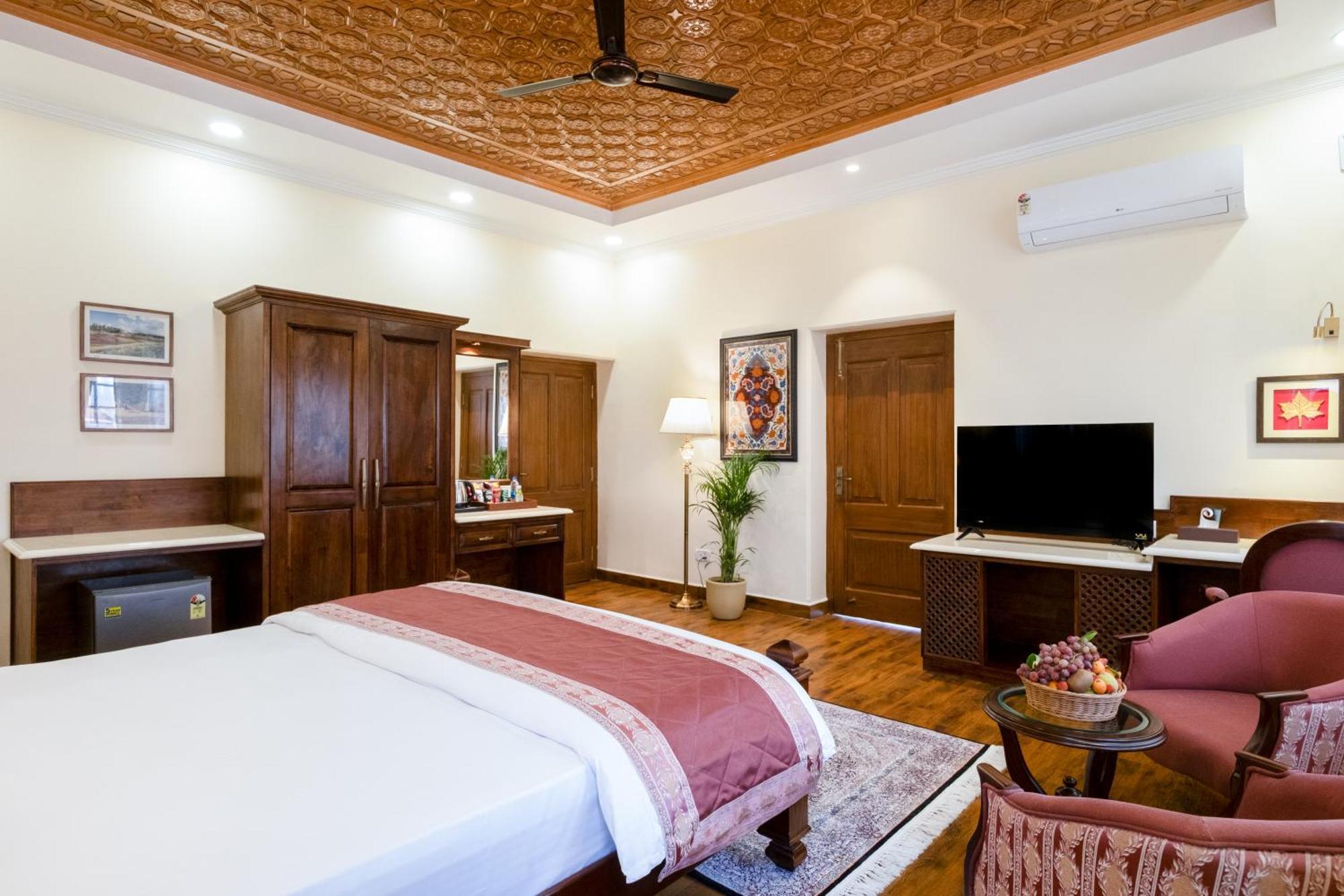 Moghal Mahal Rajbagh Hotel
