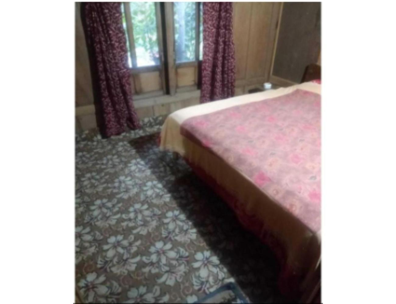 House Boat Moti Mahal, Near Dal Lake,srinagar Hotel