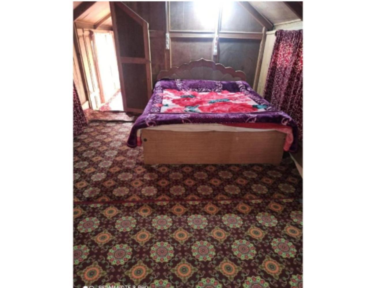 House Boat Moti Mahal, Near Dal Lake,srinagar