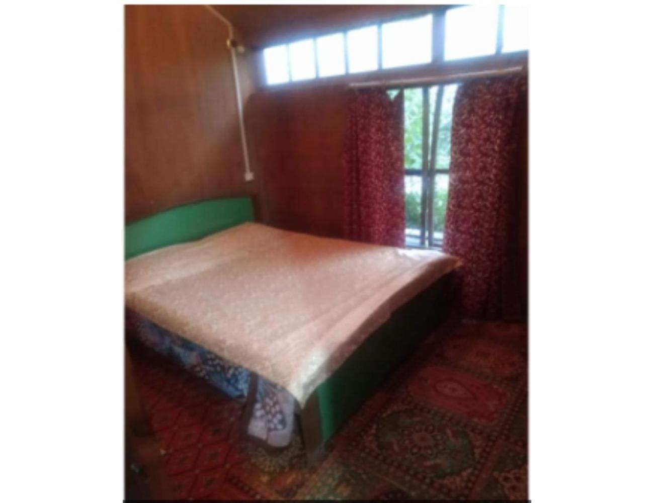 House Boat Moti Mahal, Near Dal Lake,srinagar 3*