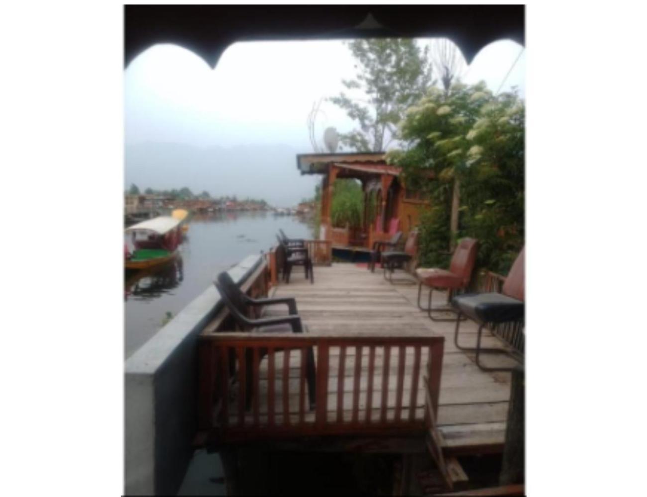 House Boat Moti Mahal, Near Dal Lake,srinagar Srinagar (Jammu and Kashmir)