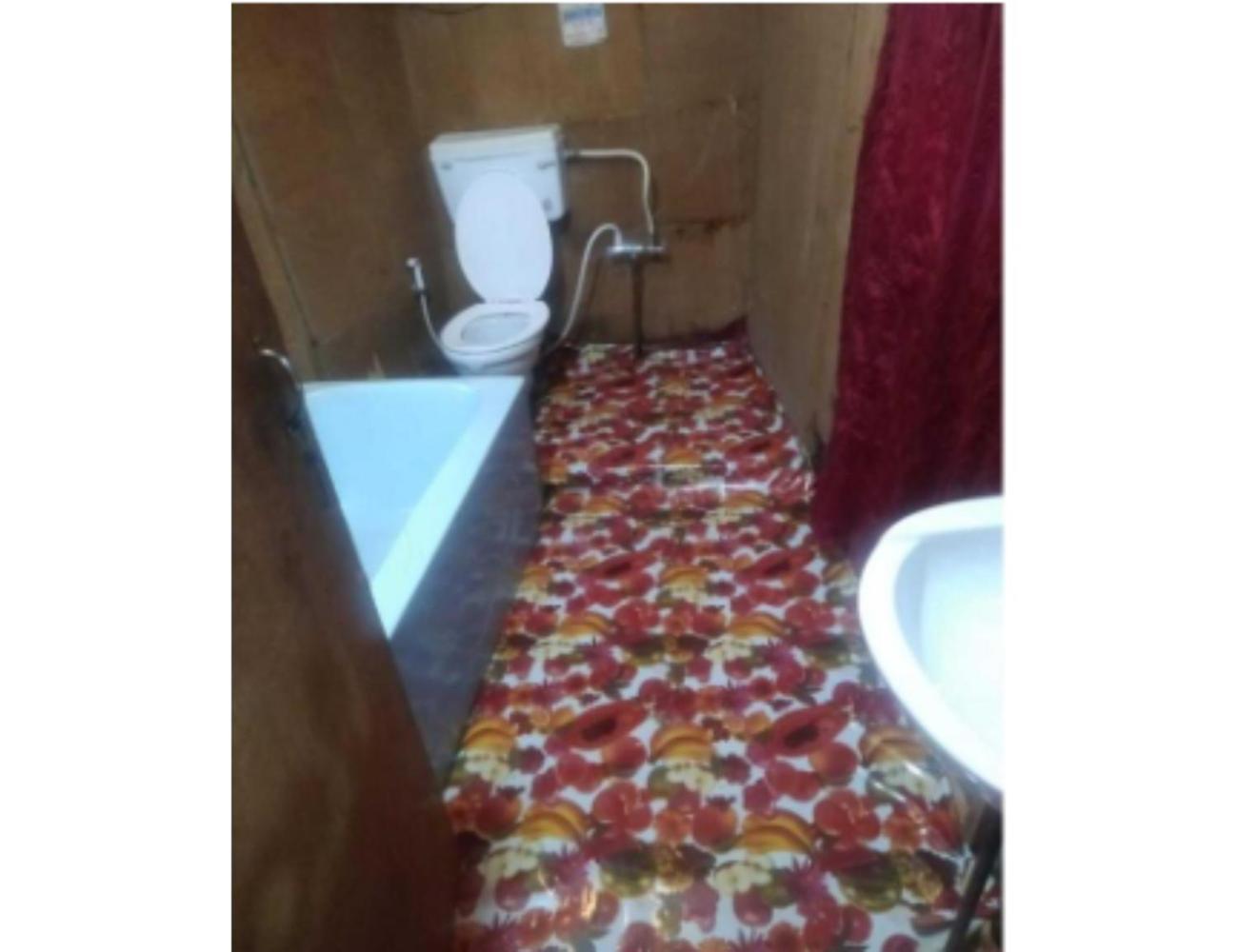House Boat Moti Mahal, Near Dal Lake,srinagar Hotel
