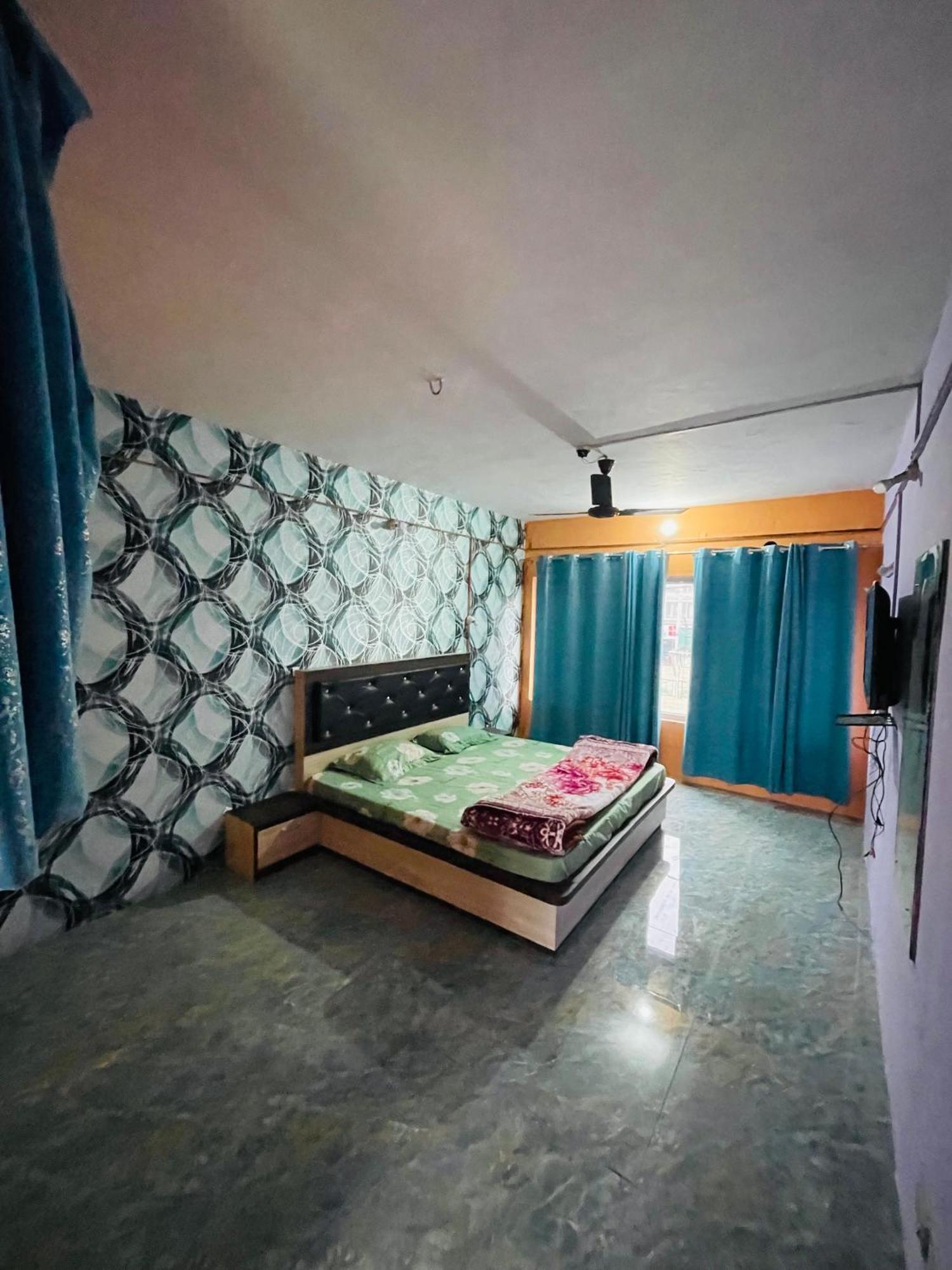 Hotel New Sahil Srinagar (Jammu and Kashmir)