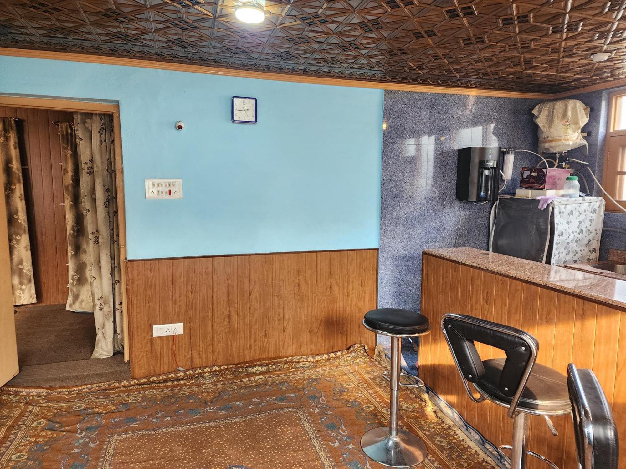 House With Kitchen * Srinagar (Jammu and Kashmir)
