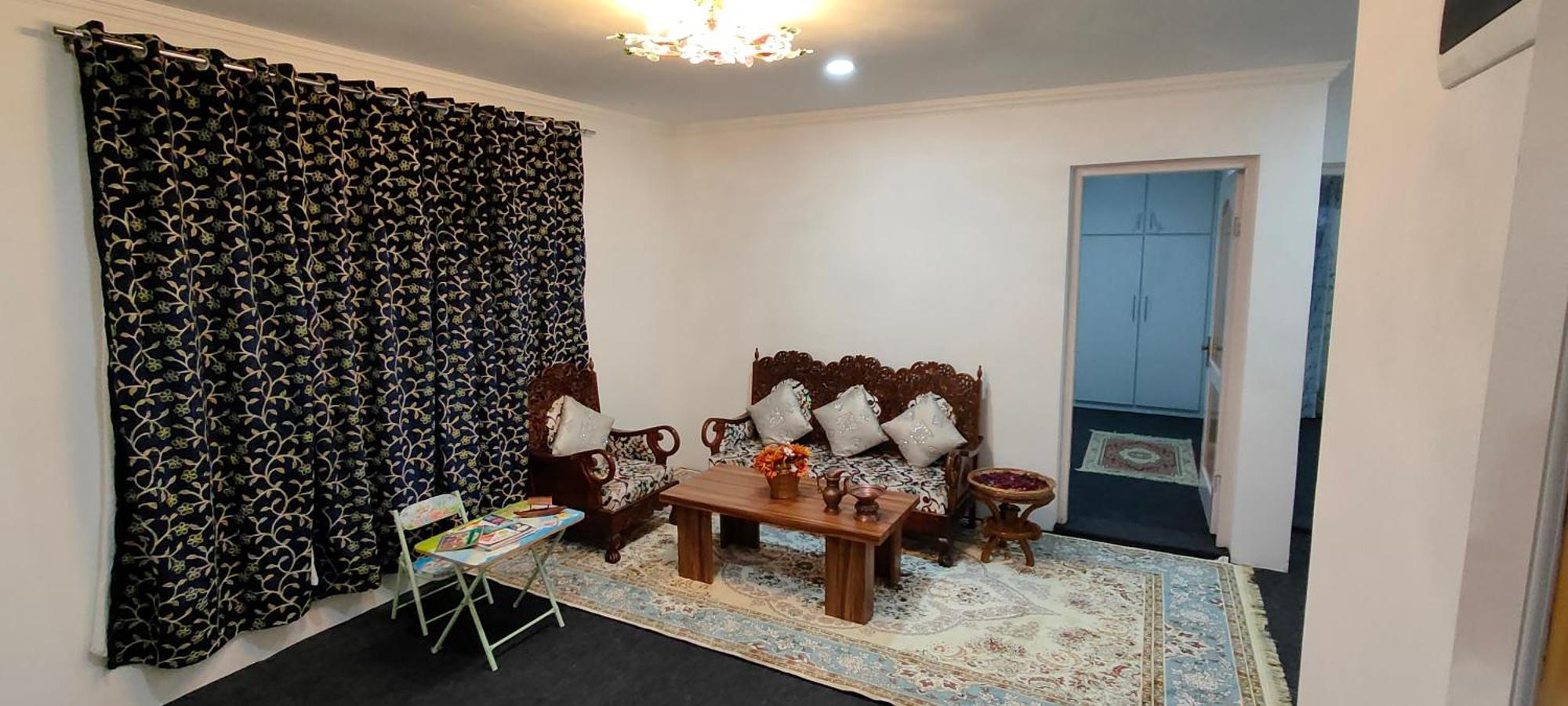 Uptown Abode Guest house Srinagar (Jammu and Kashmir)