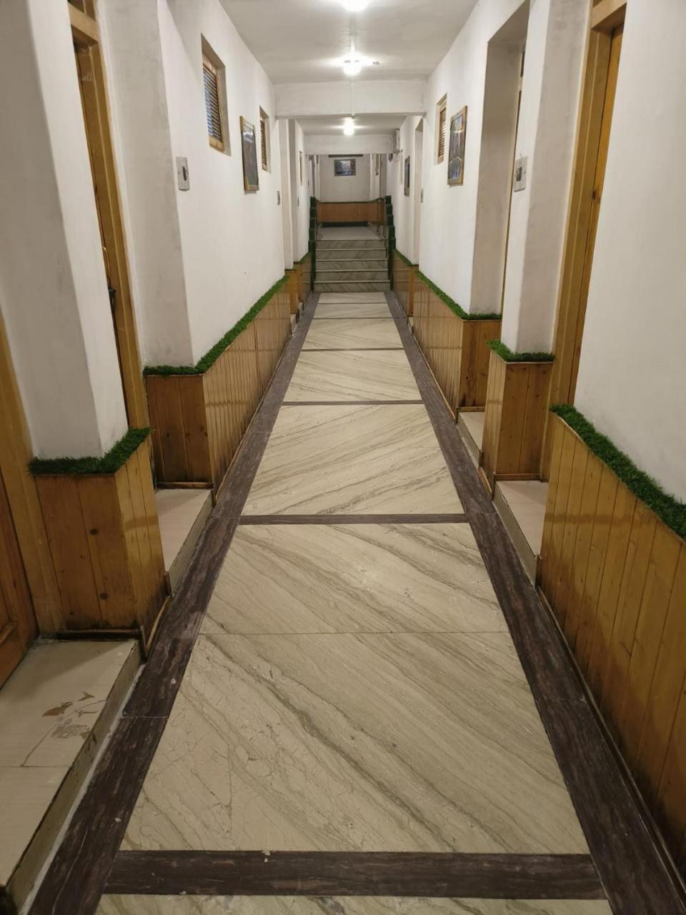 Dilshan Hotel Srinagar (Jammu and Kashmir)