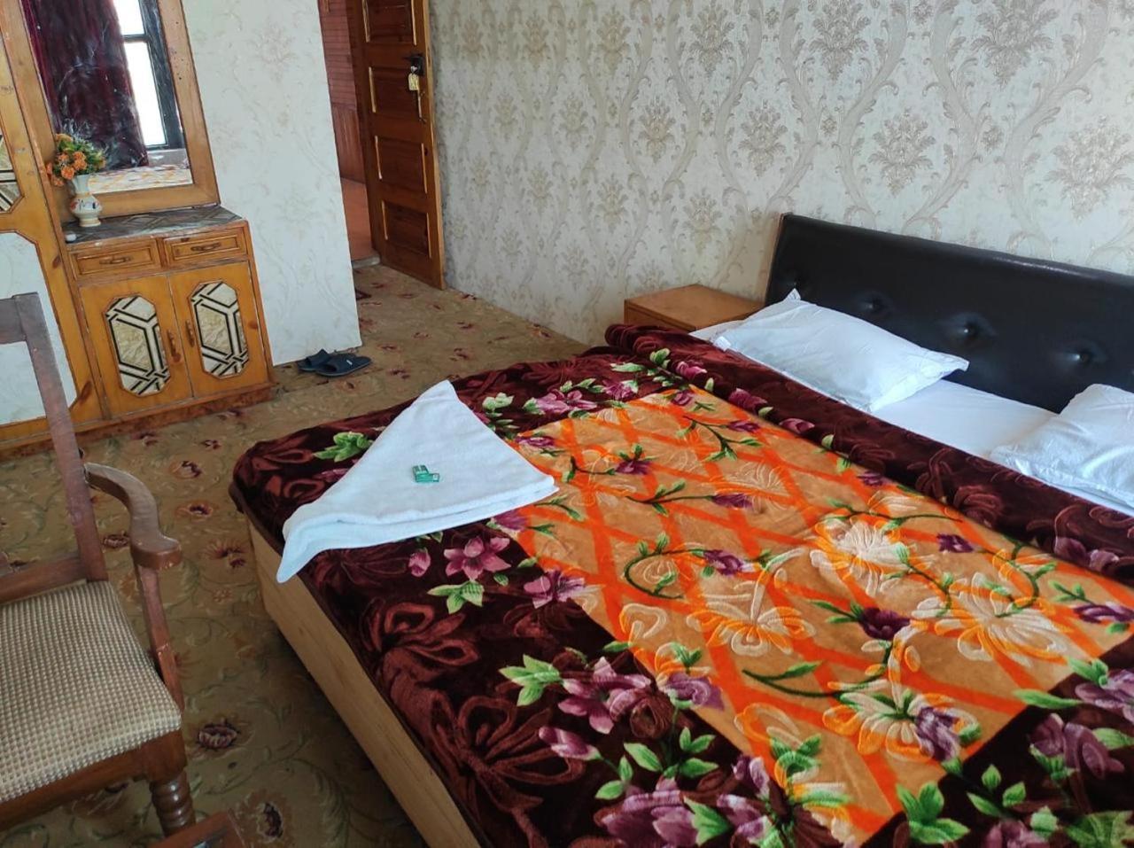 Hotel Dilshan Srinagar (Jammu and Kashmir)