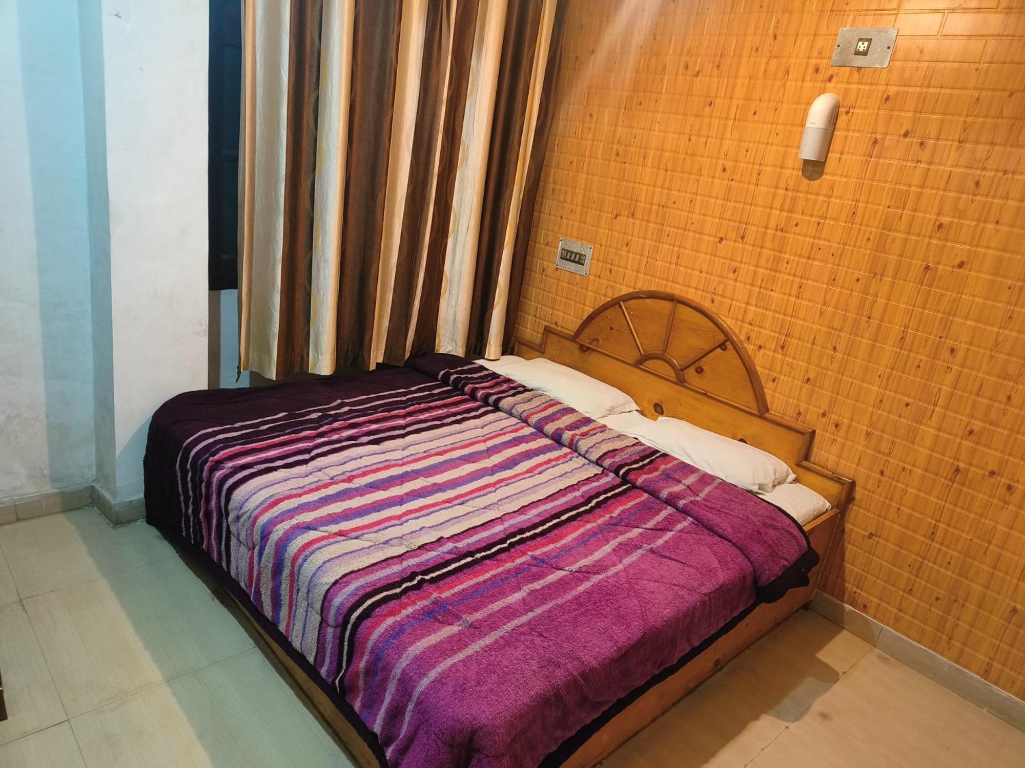 Dilshan Hotel Srinagar (Jammu and Kashmir)