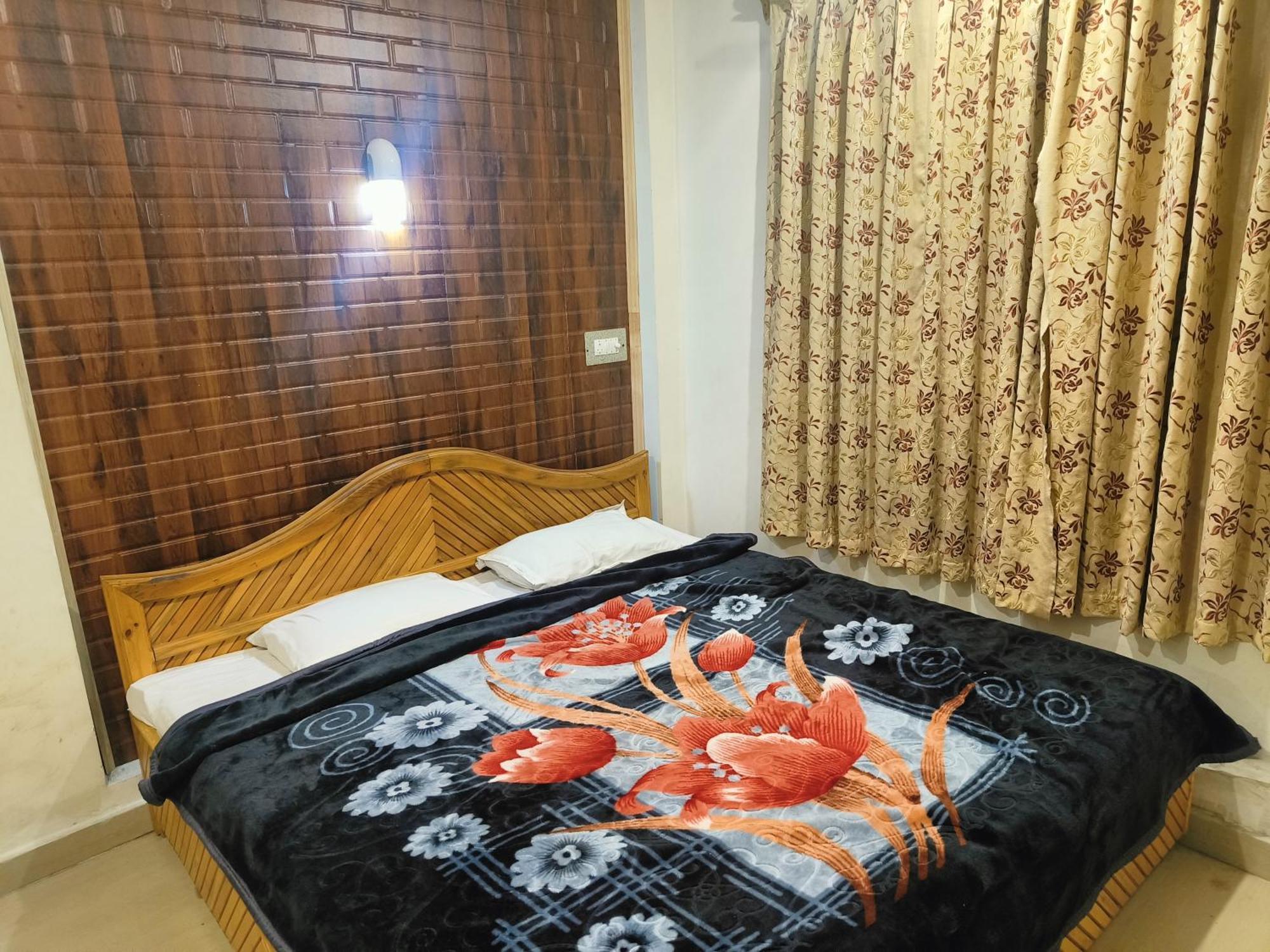 Hotel Dilshan Srinagar (Jammu and Kashmir)