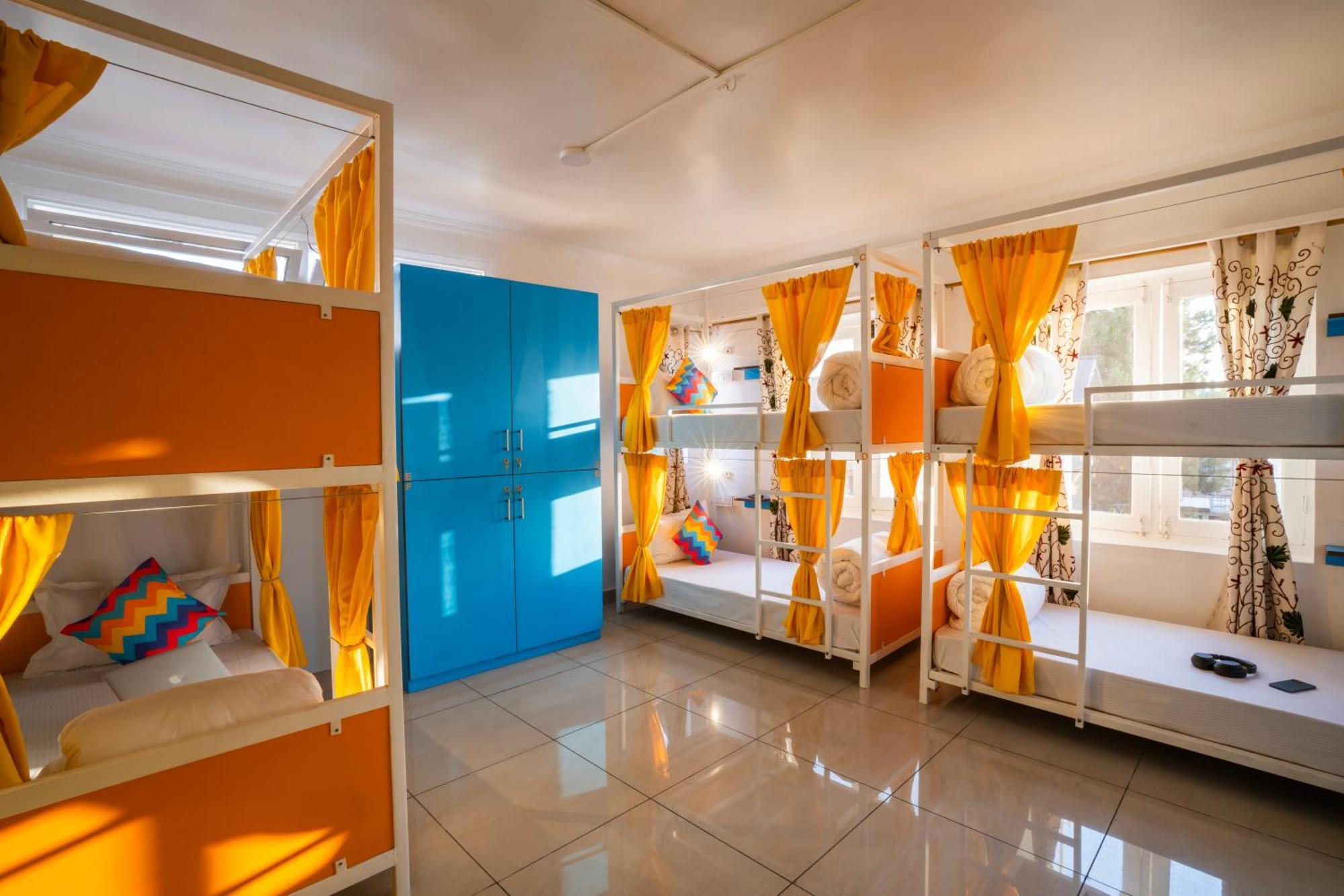 Hostel Gostops *
