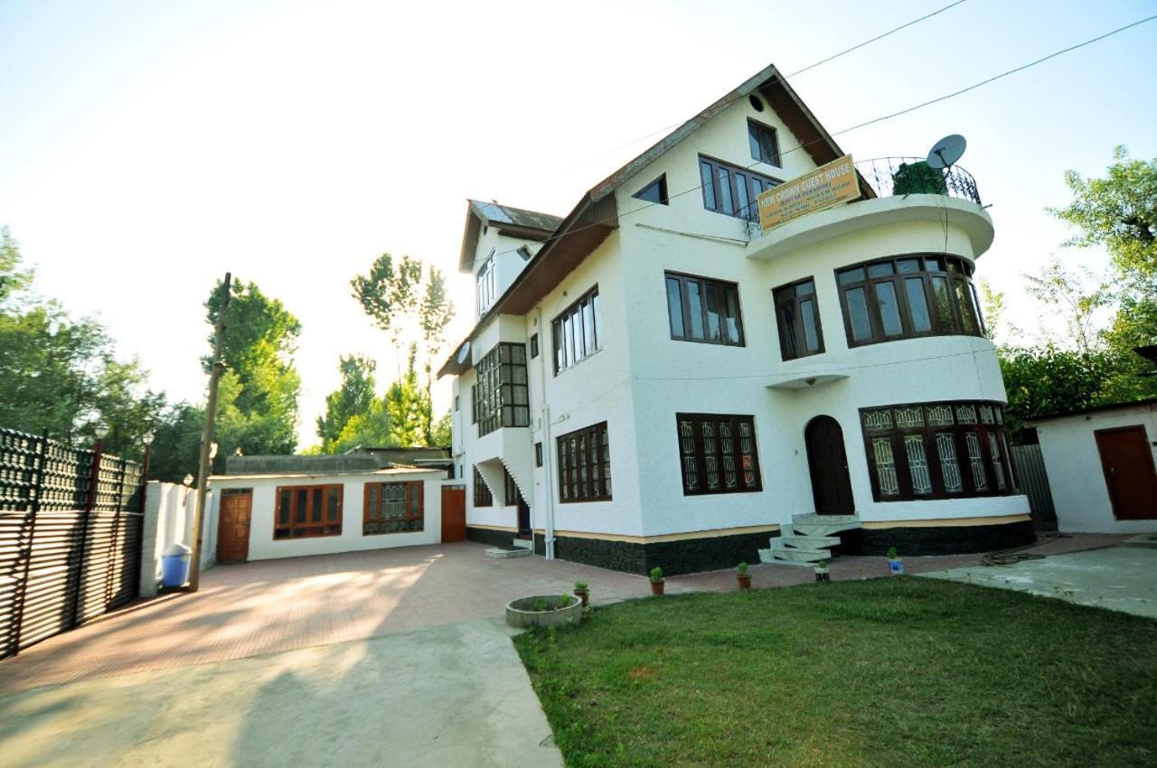 New Crown Homestay *