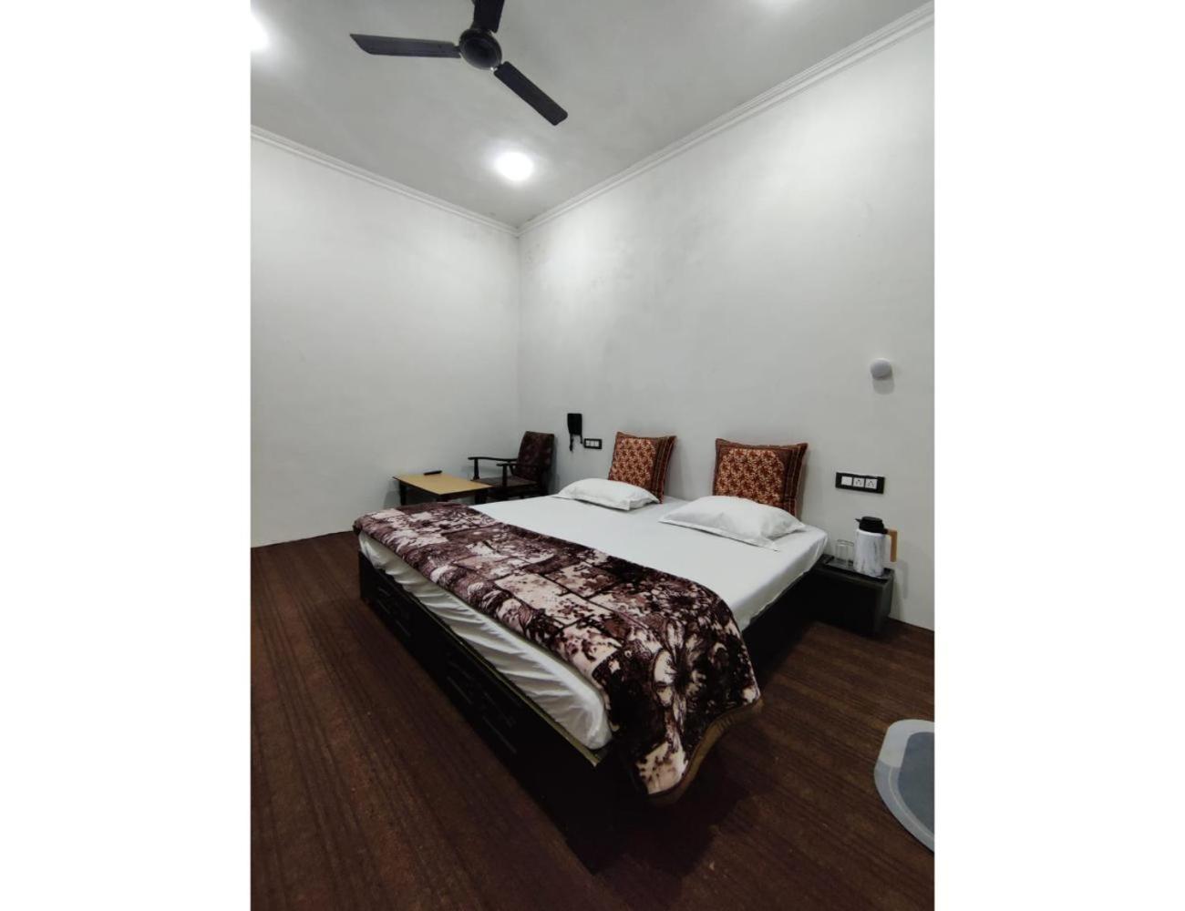 Gousia, Srinagar, Homestay Srinagar (Jammu and Kashmir)