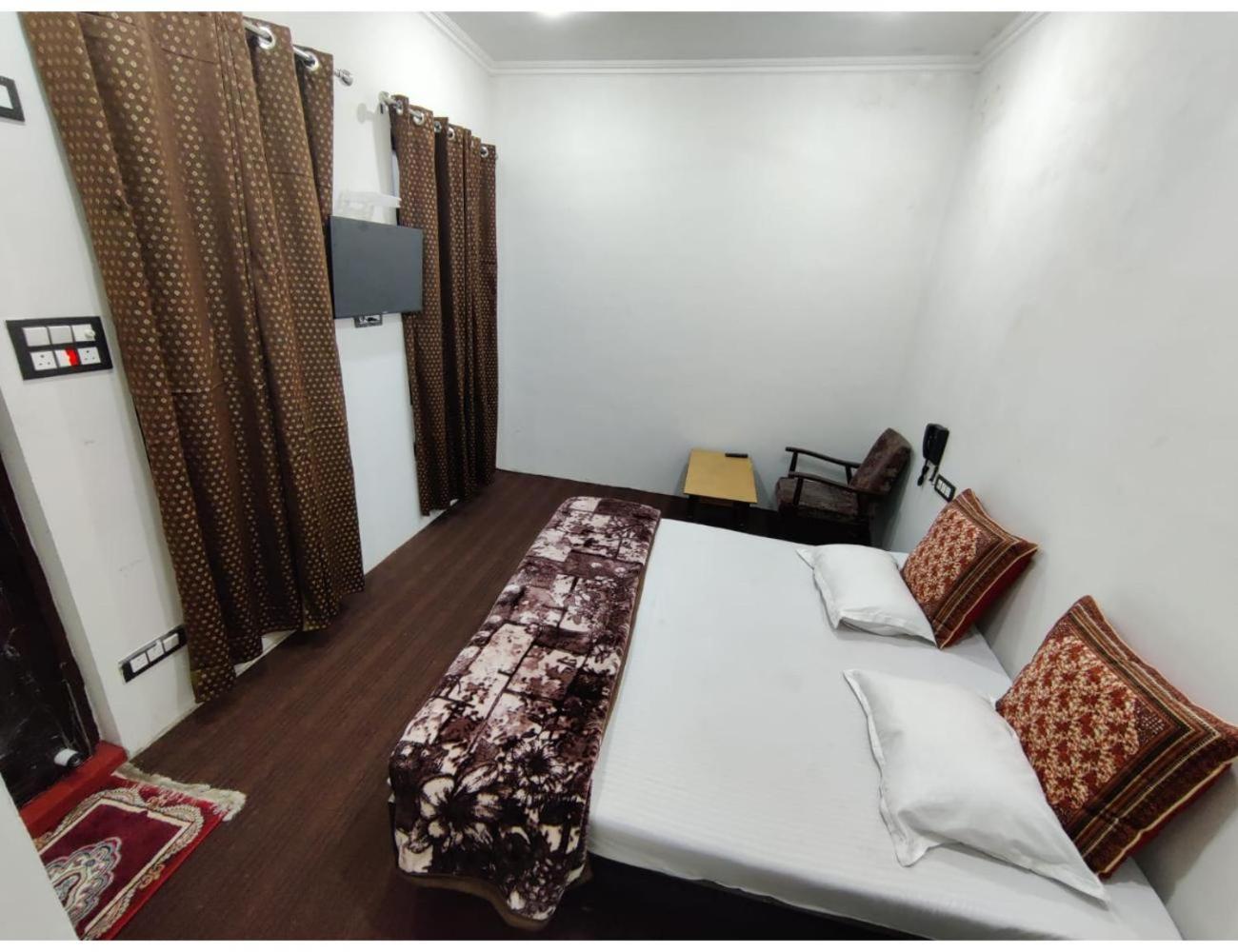 Gousia, Srinagar, Homestay